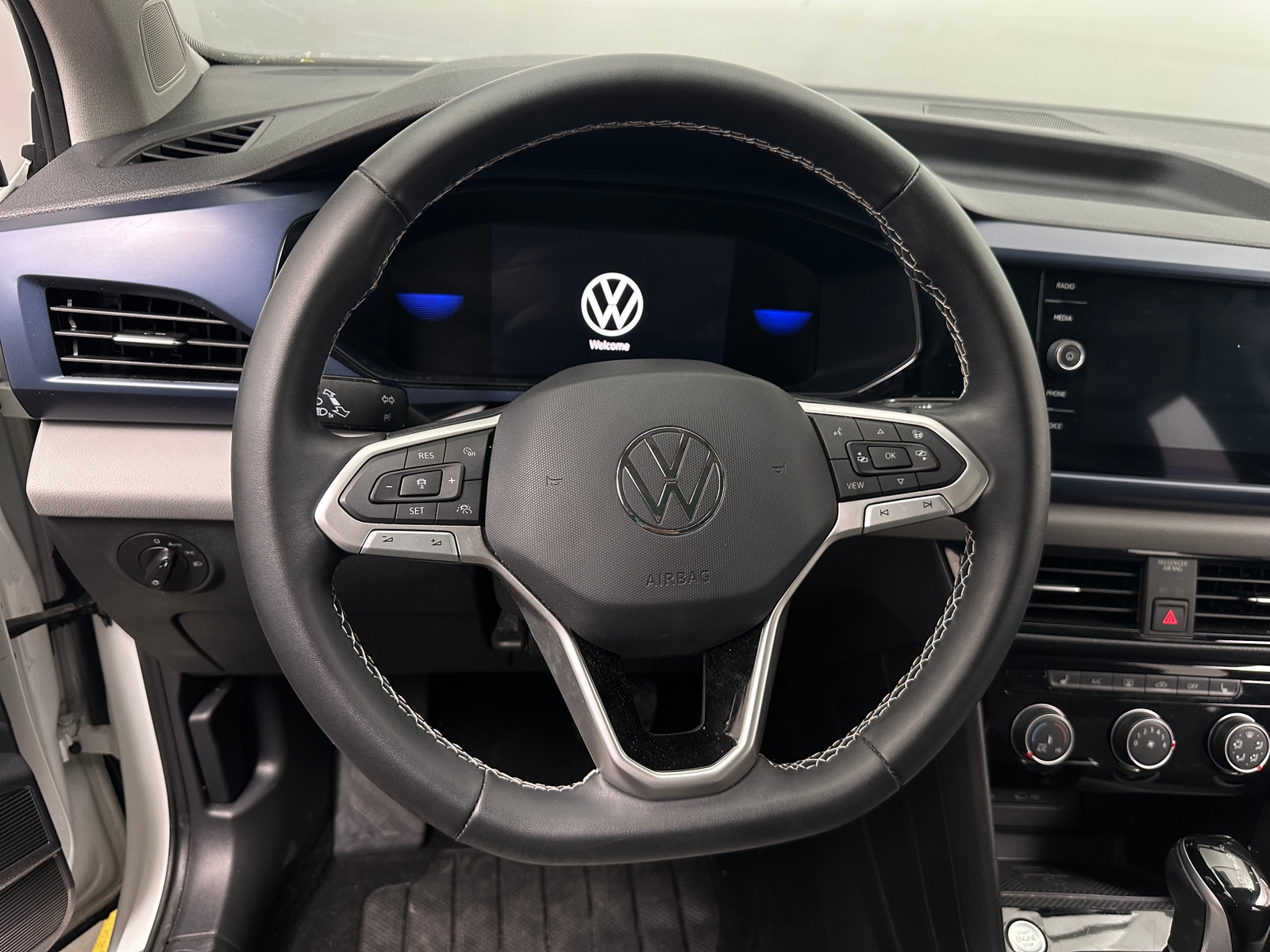 Thumbnail: 2023 Volkswagen Taos - 4