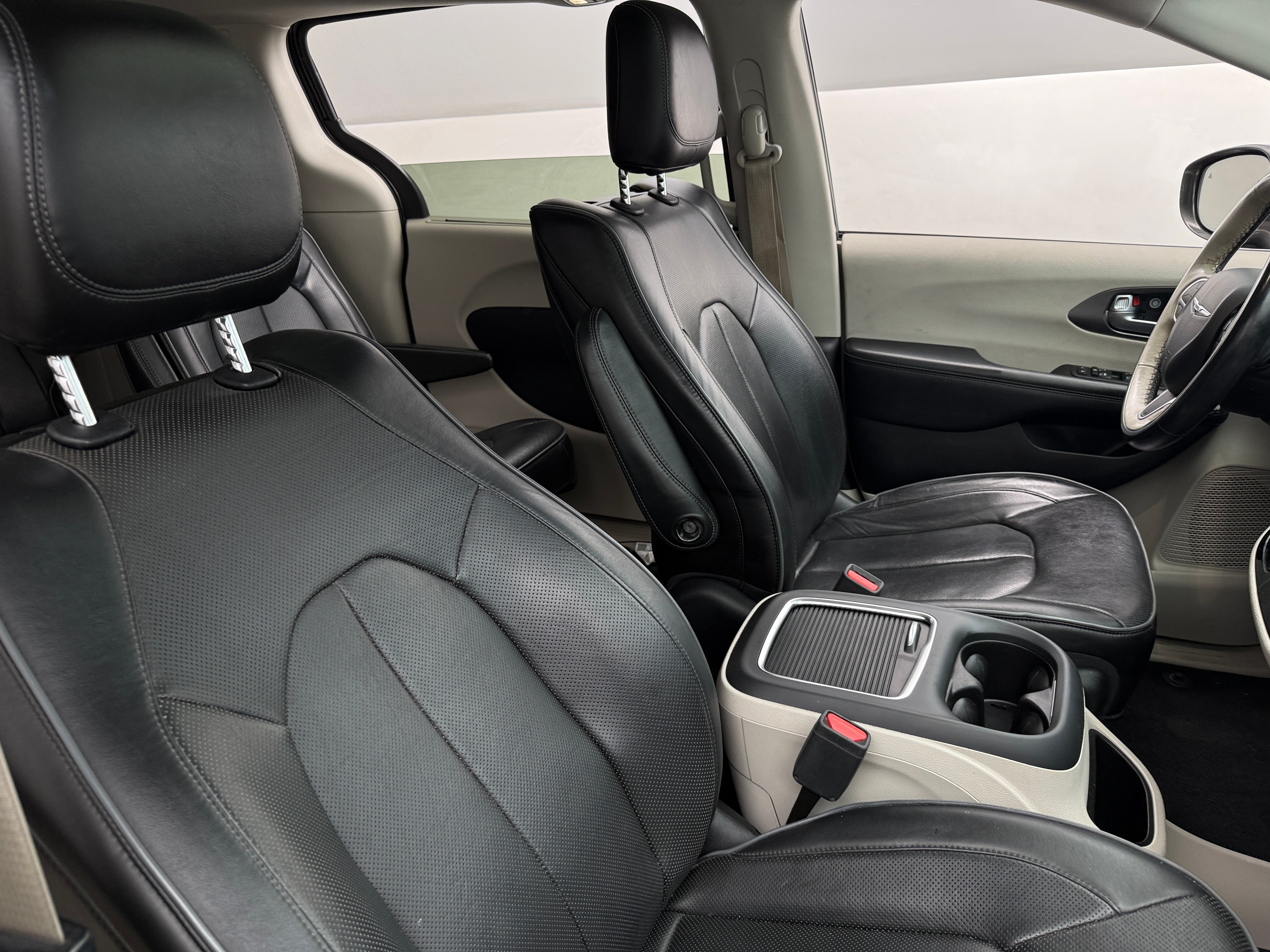 2019 Chrysler Pacifica Limited - Photo 3