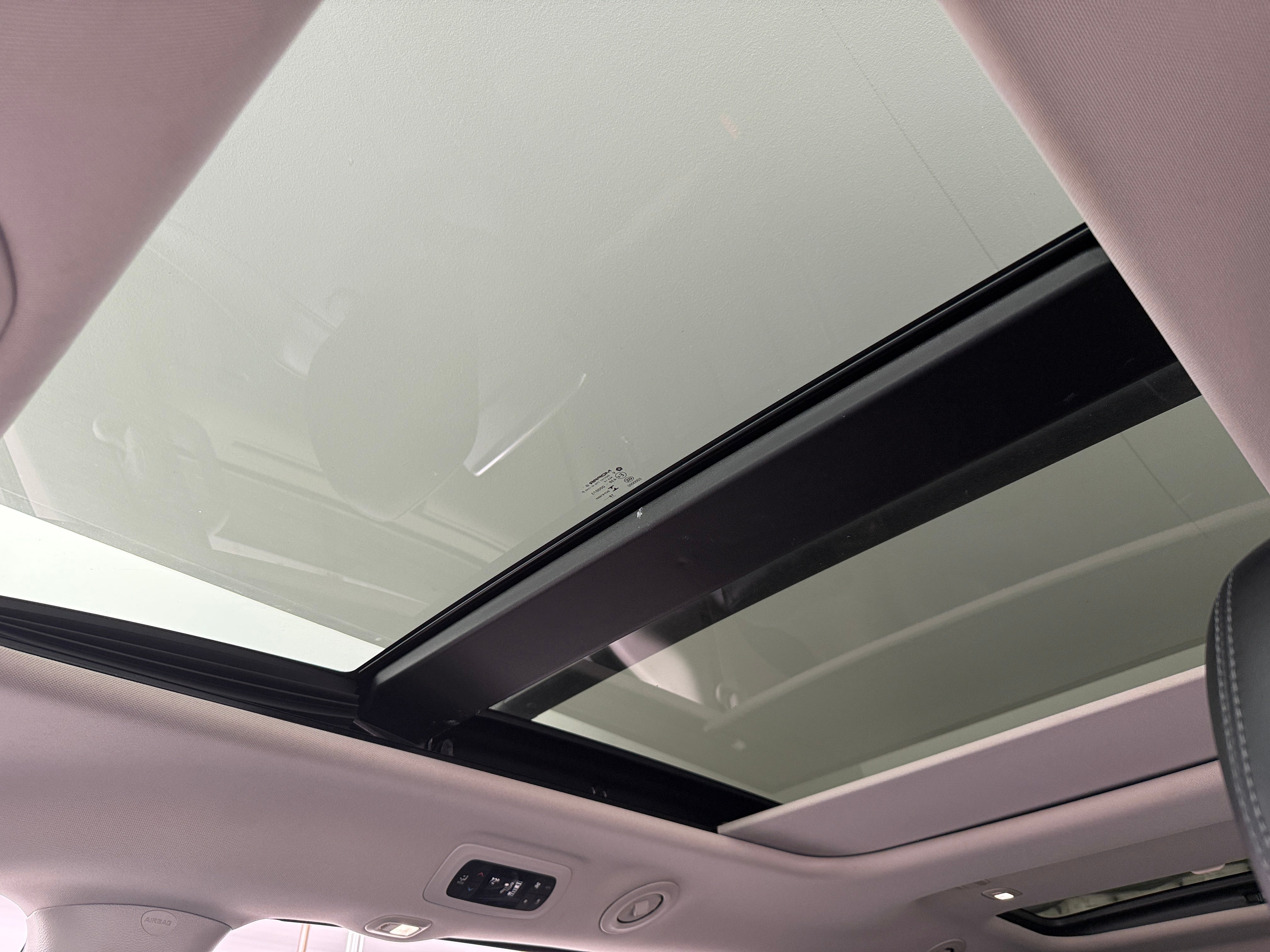 2019 Chrysler Pacifica Limited - Photo 4