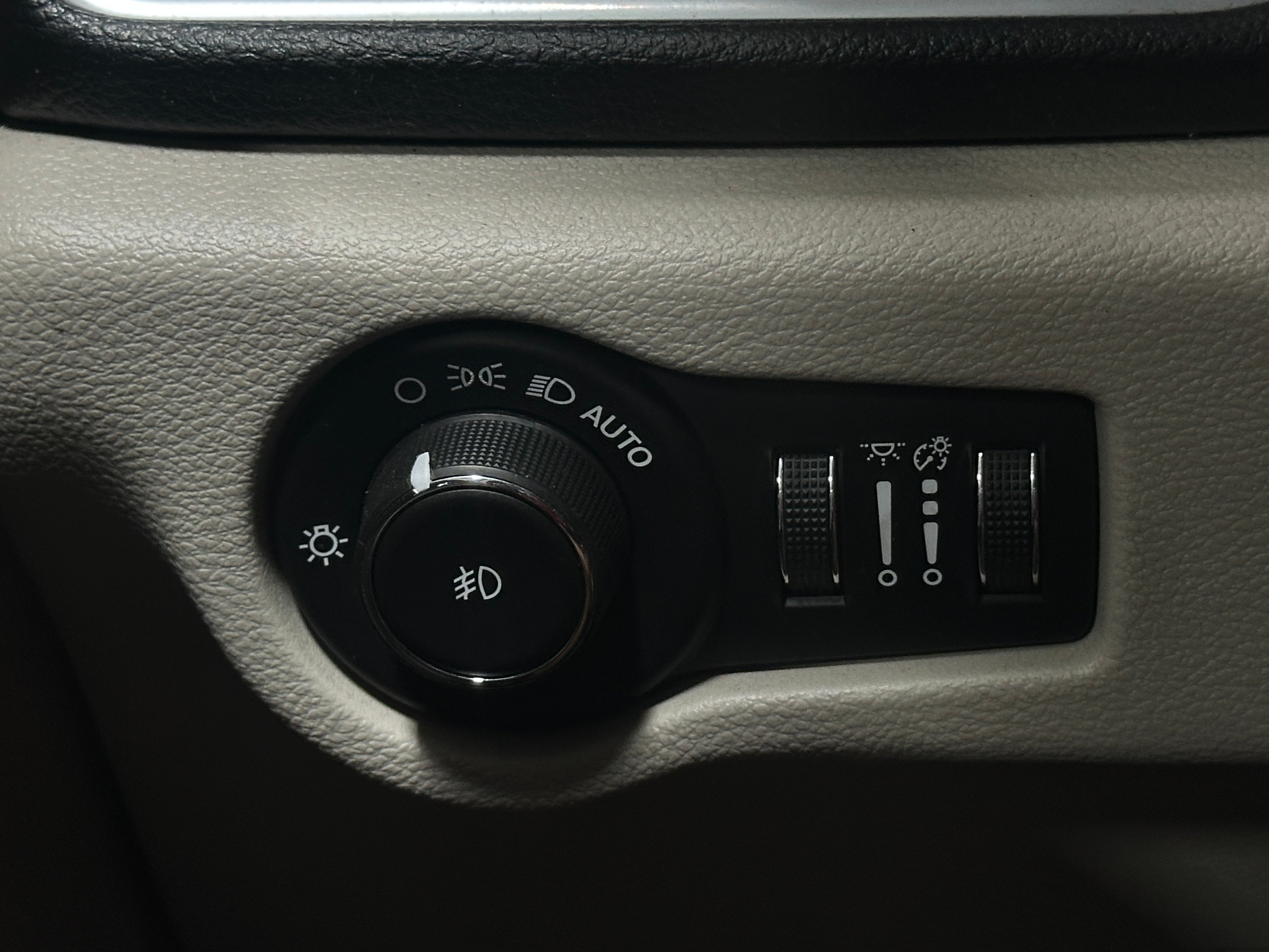 2019 Chrysler Pacifica Limited - Photo 12