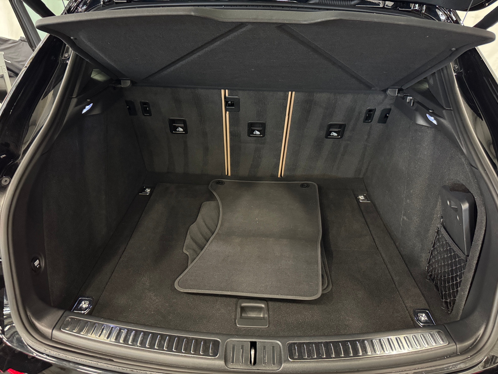 Thumbnail: 2021 Porsche Macan - 6