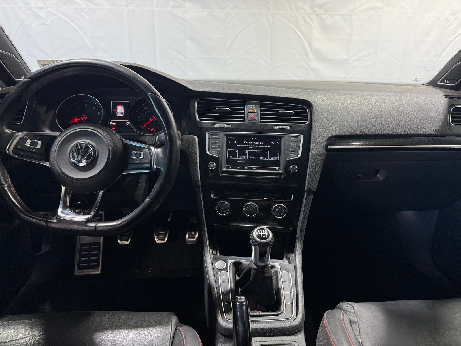 Thumbnail: 2016 Volkswagen Golf - 3