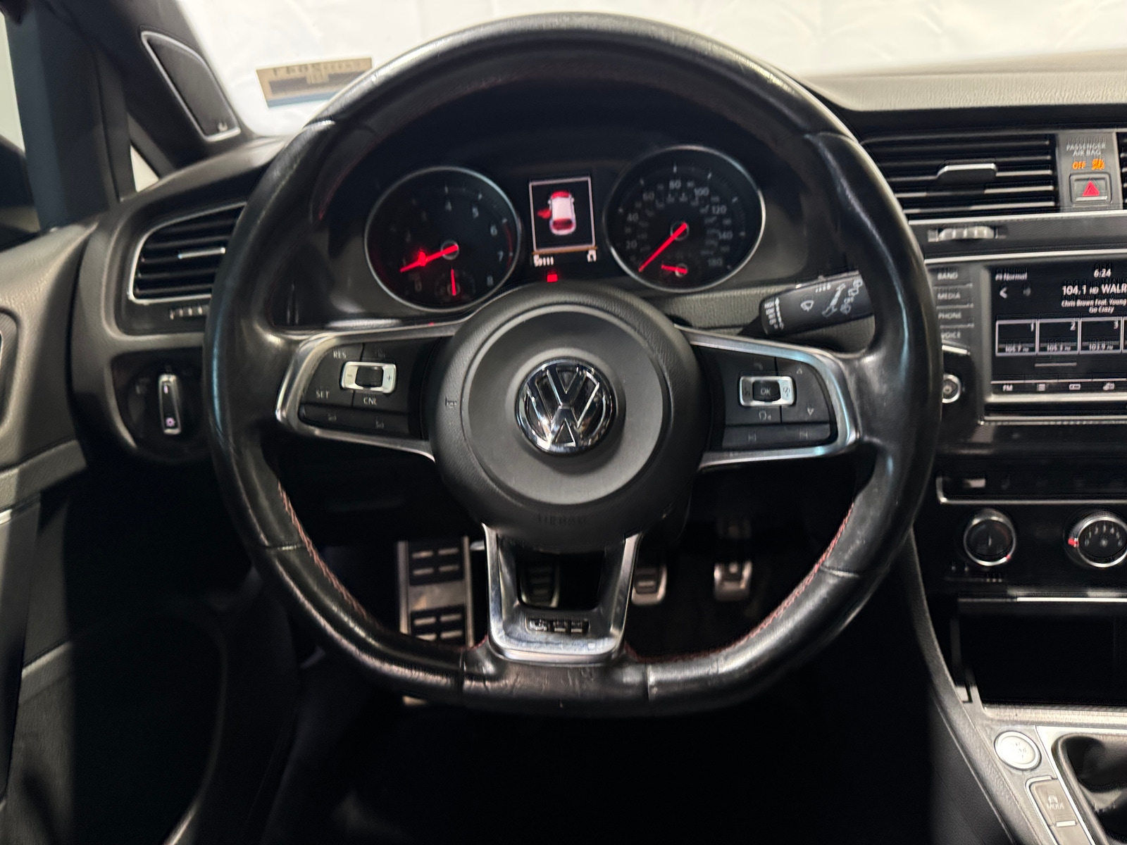Thumbnail: 2016 Volkswagen Golf - 5