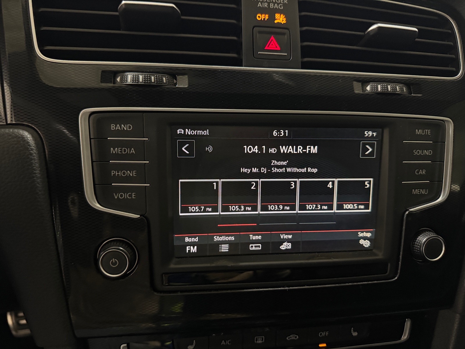 Thumbnail: 2016 Volkswagen Golf - 4
