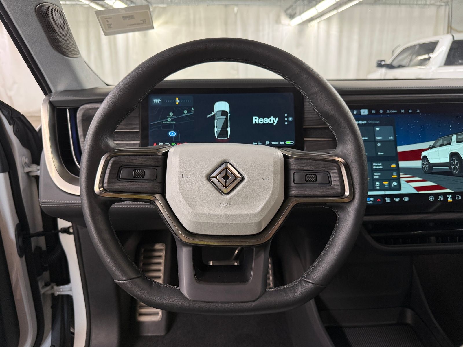 Thumbnail: 2023 Rivian R1S - 4