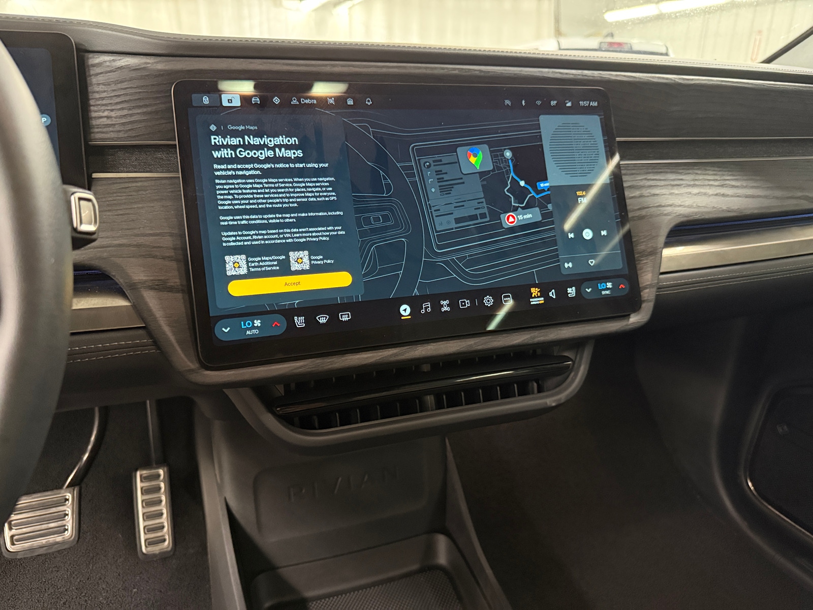 Thumbnail: 2023 Rivian R1S - 3