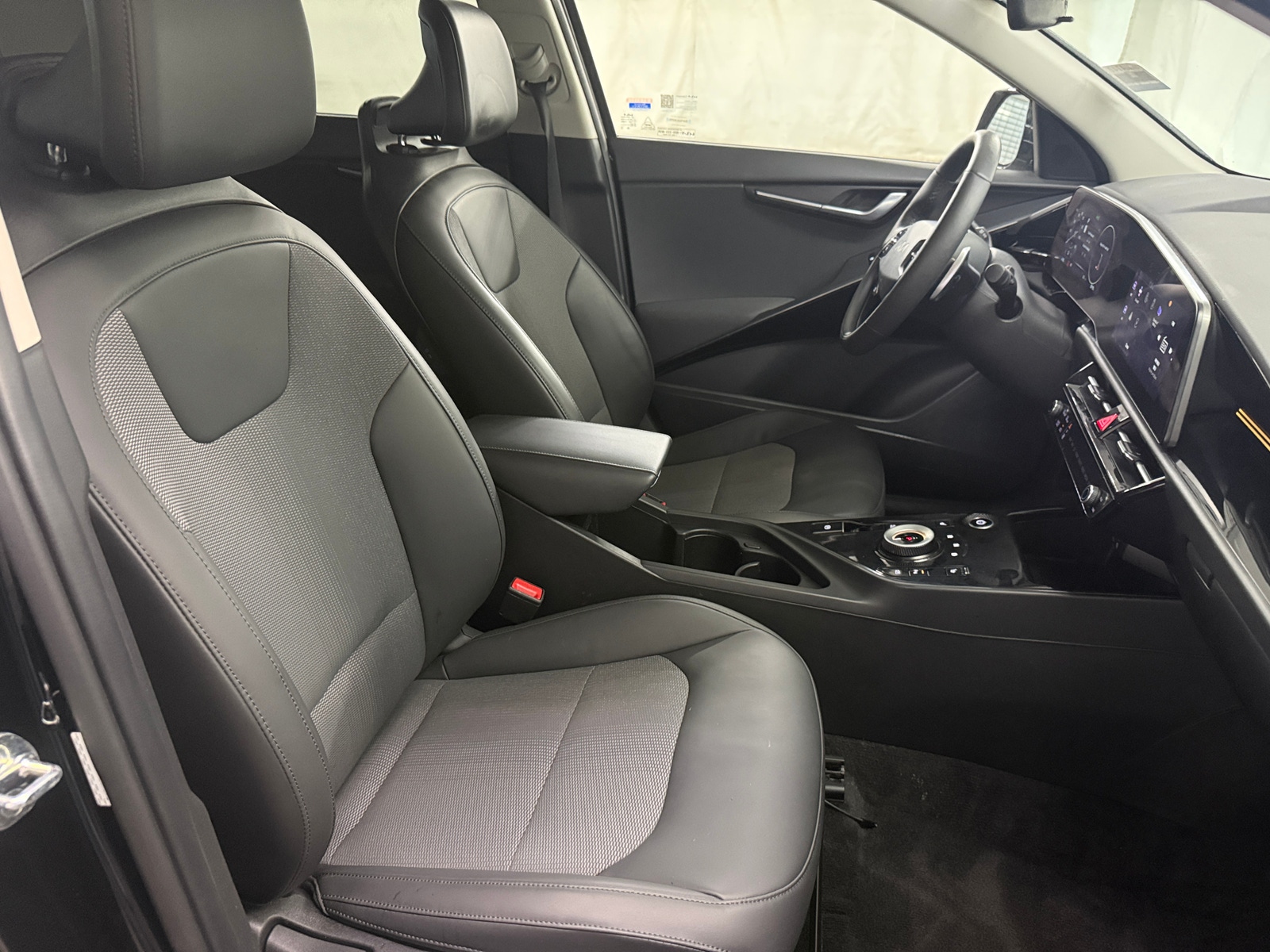 Thumbnail: 2023 Kia Niro - 2