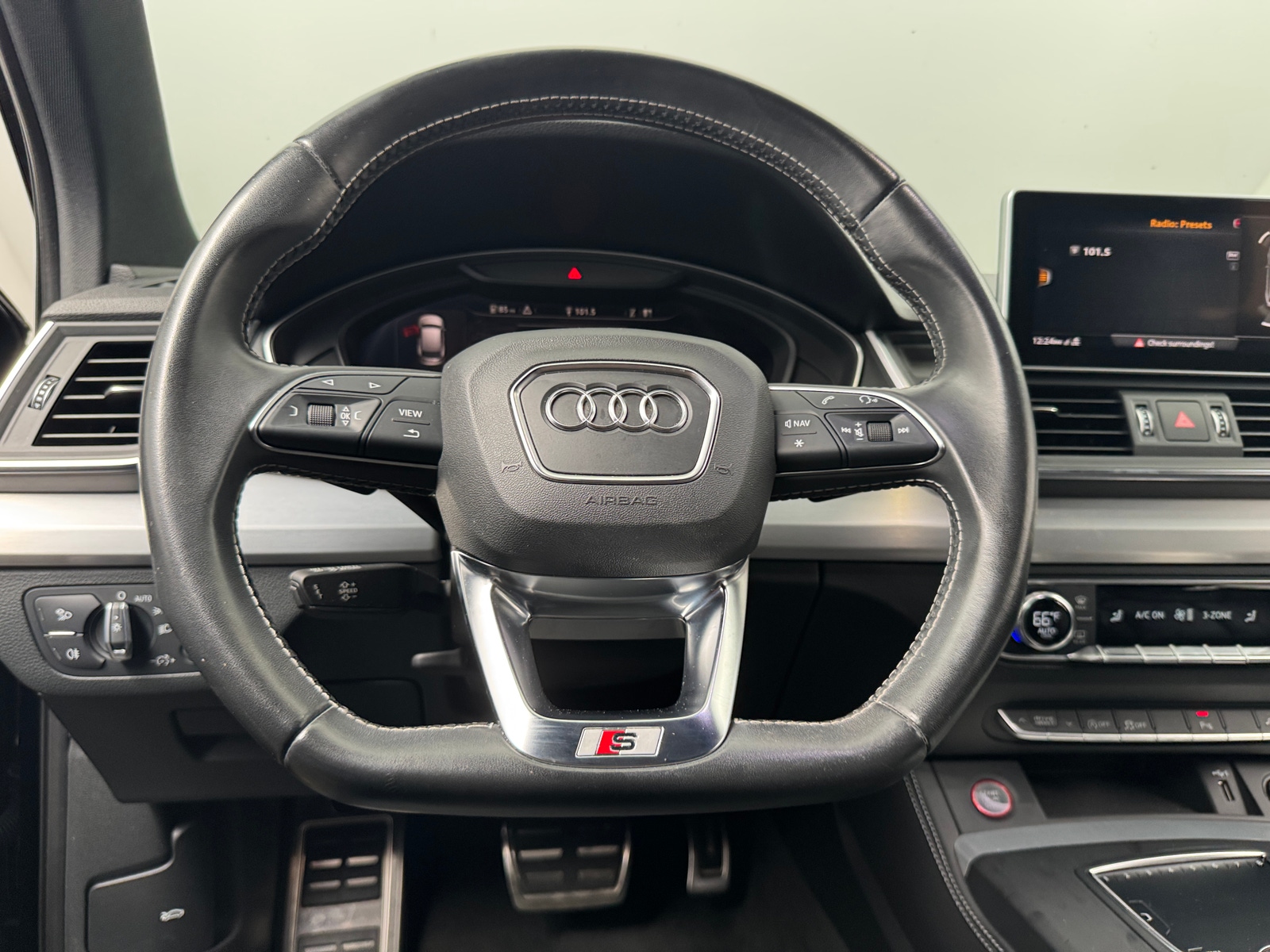 Thumbnail: 2019 Audi SQ5 - 4