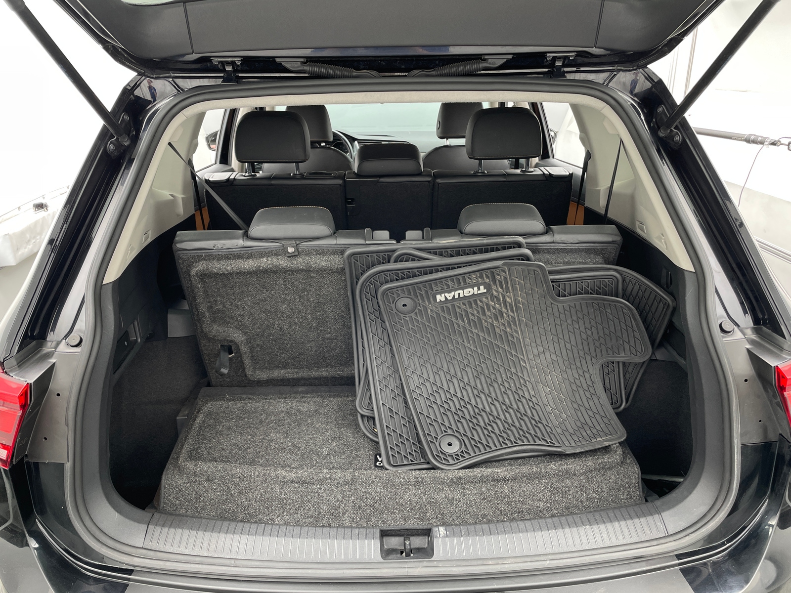Thumbnail: 2019 Volkswagen Tiguan - 6