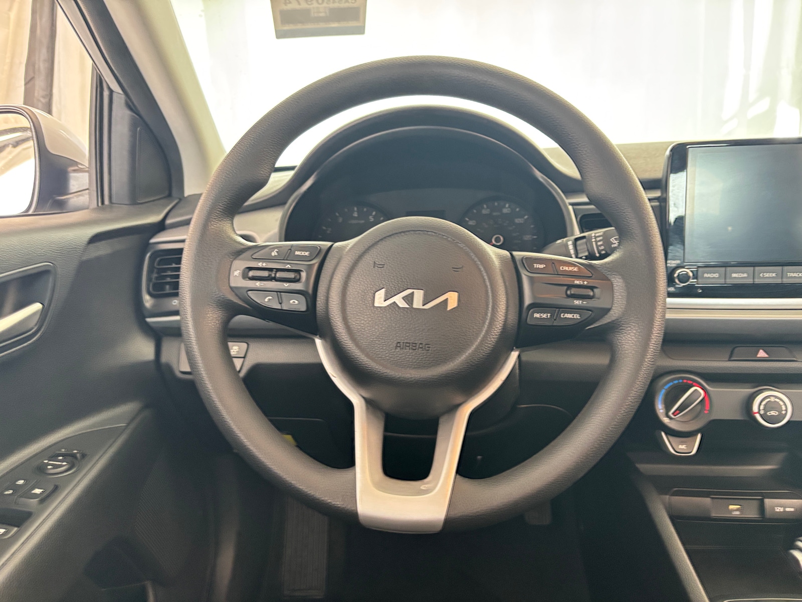 Thumbnail: 2023 Kia Rio - 5