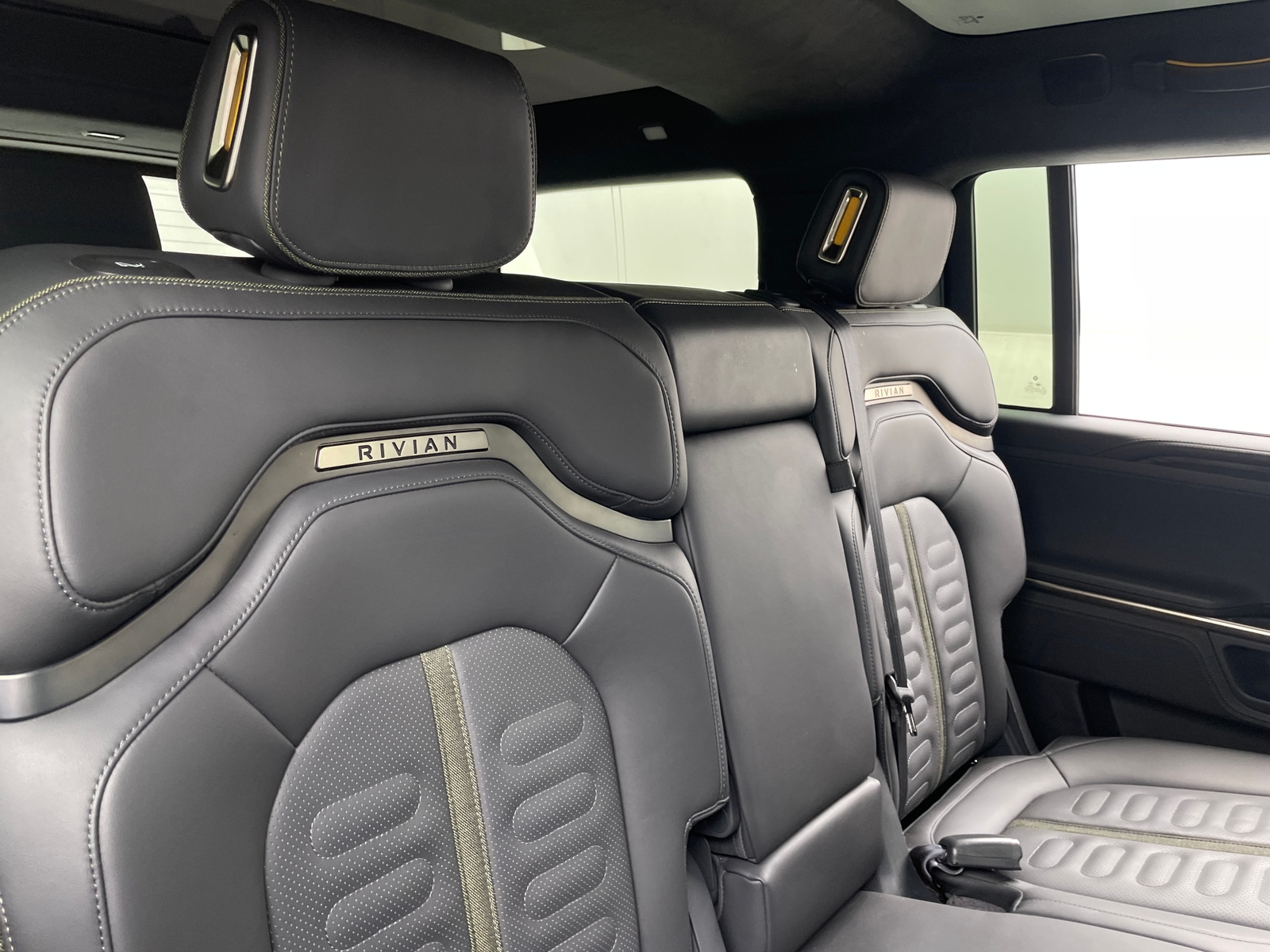 Thumbnail: 2023 Rivian R1S - 5