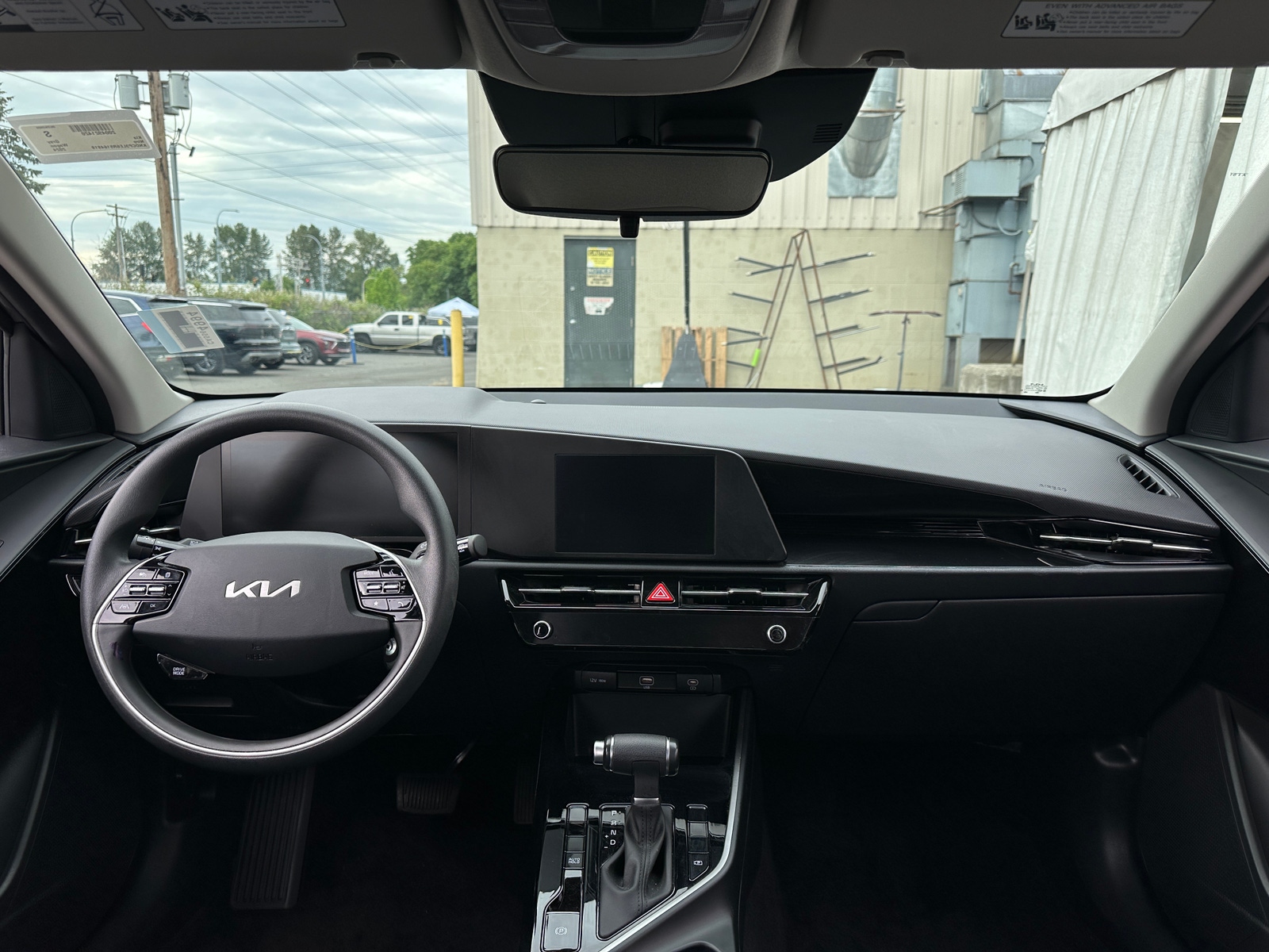 Thumbnail: 2024 Kia Niro - 3