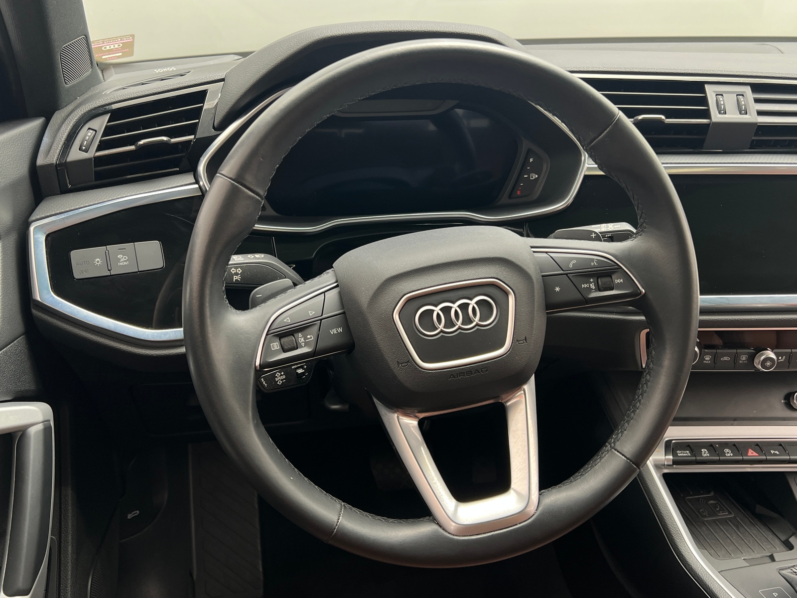 Thumbnail: 2023 Audi Q3 - 4