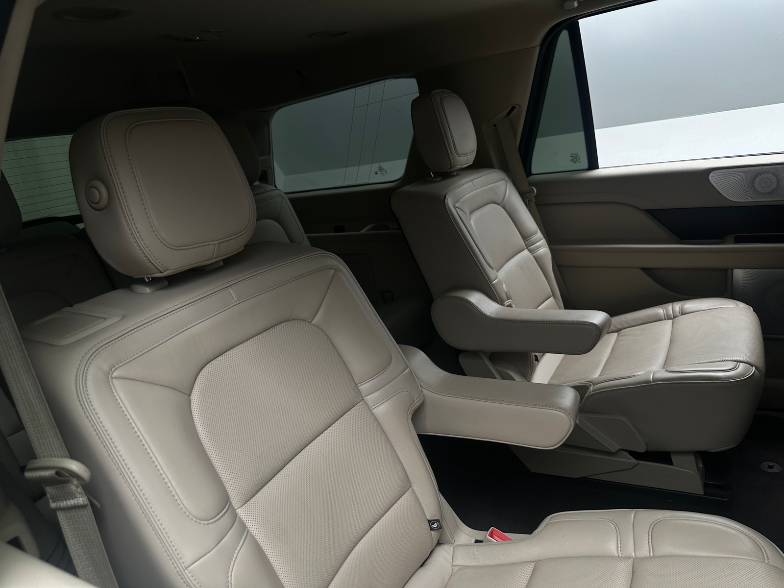 Thumbnail: 2019 Lincoln Navigator - 5