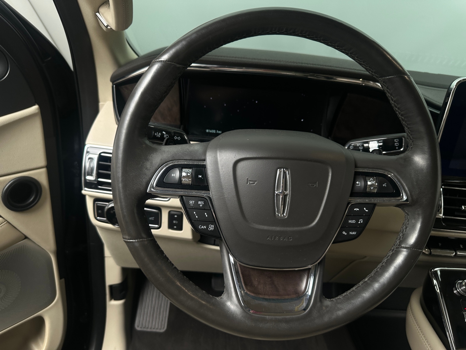 Thumbnail: 2019 Lincoln Navigator - 4