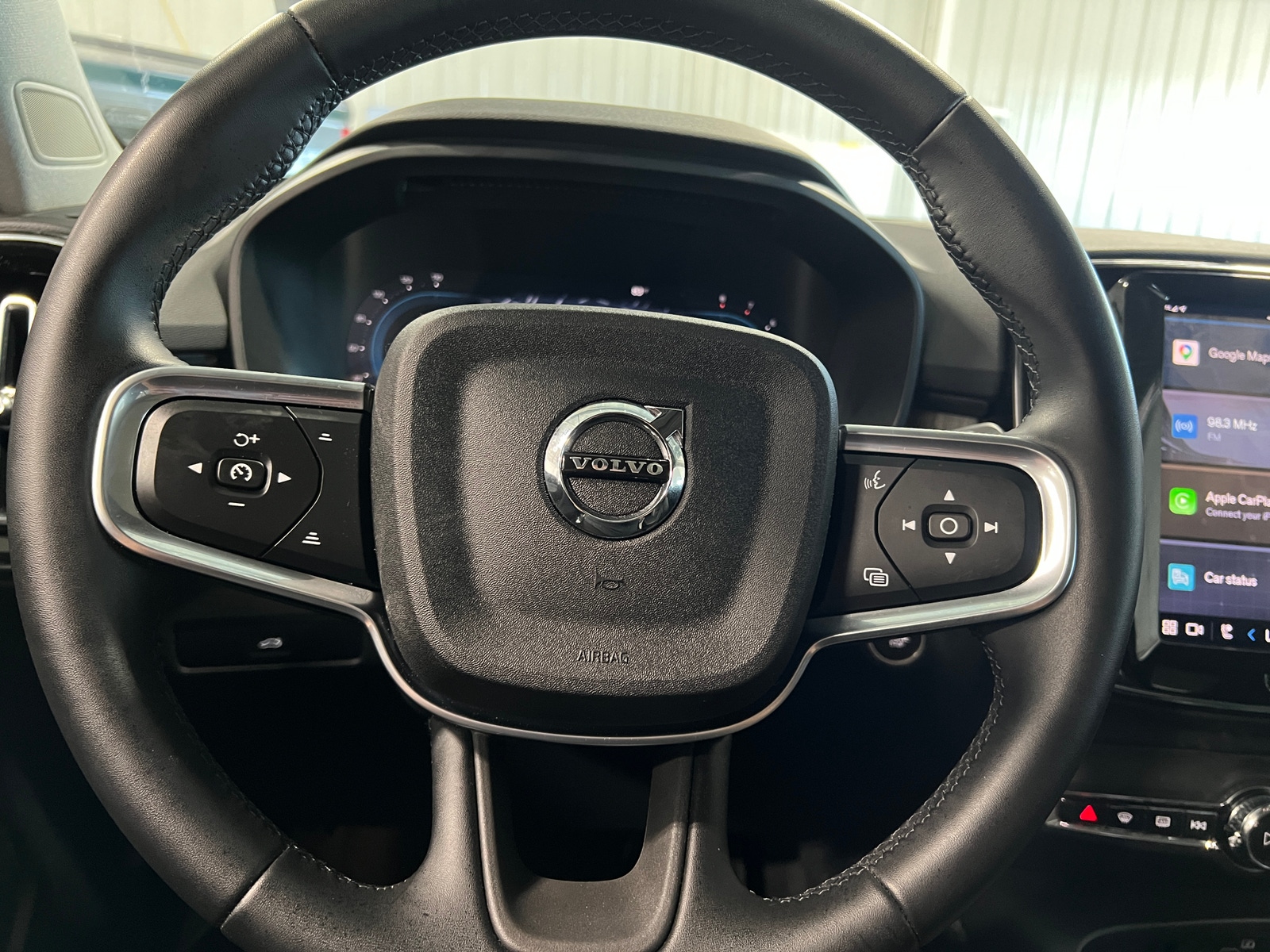 Thumbnail: 2025 Volvo XC40 - 4