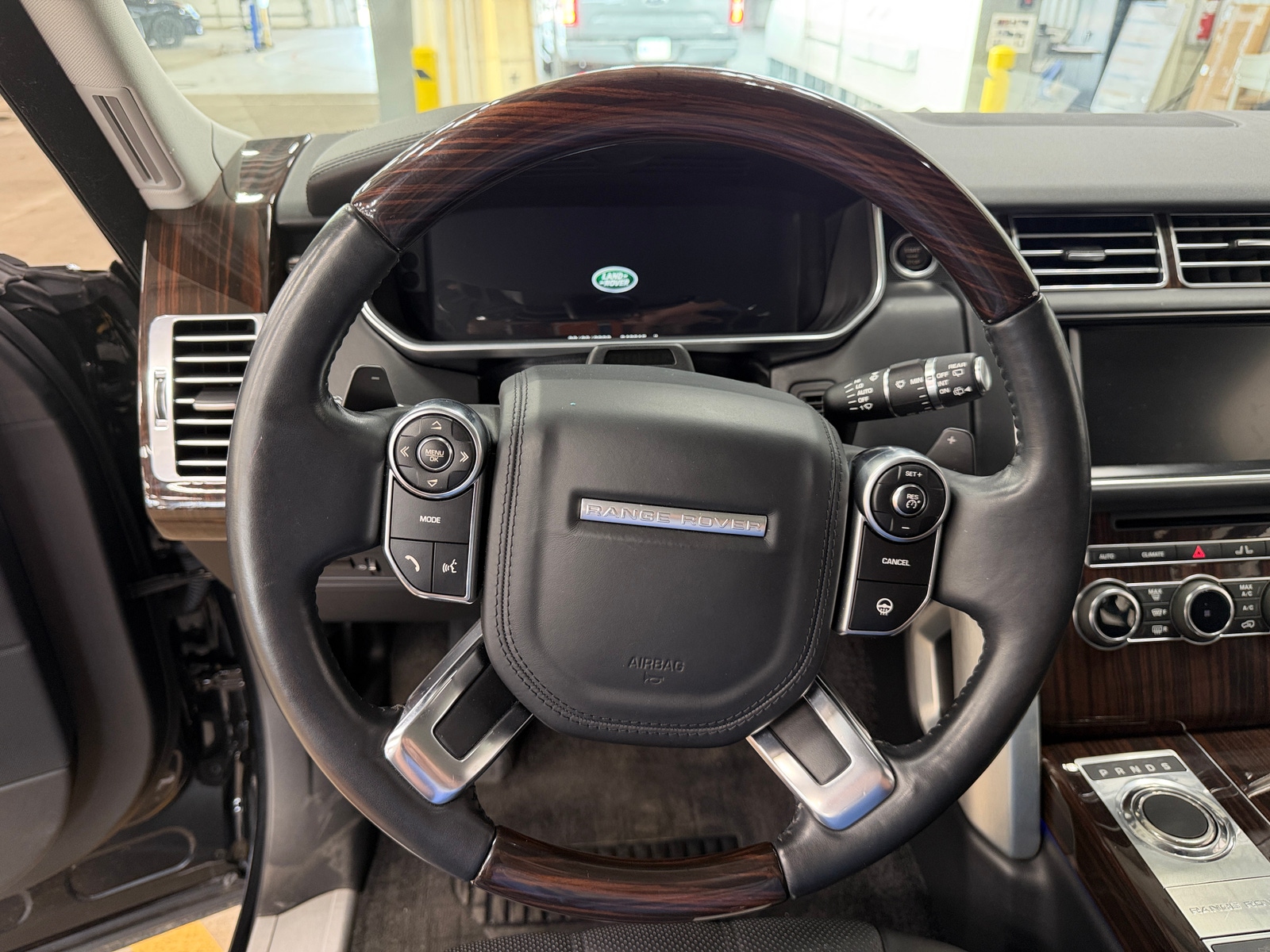 Thumbnail: 2015 Land Rover Range Rover - 4