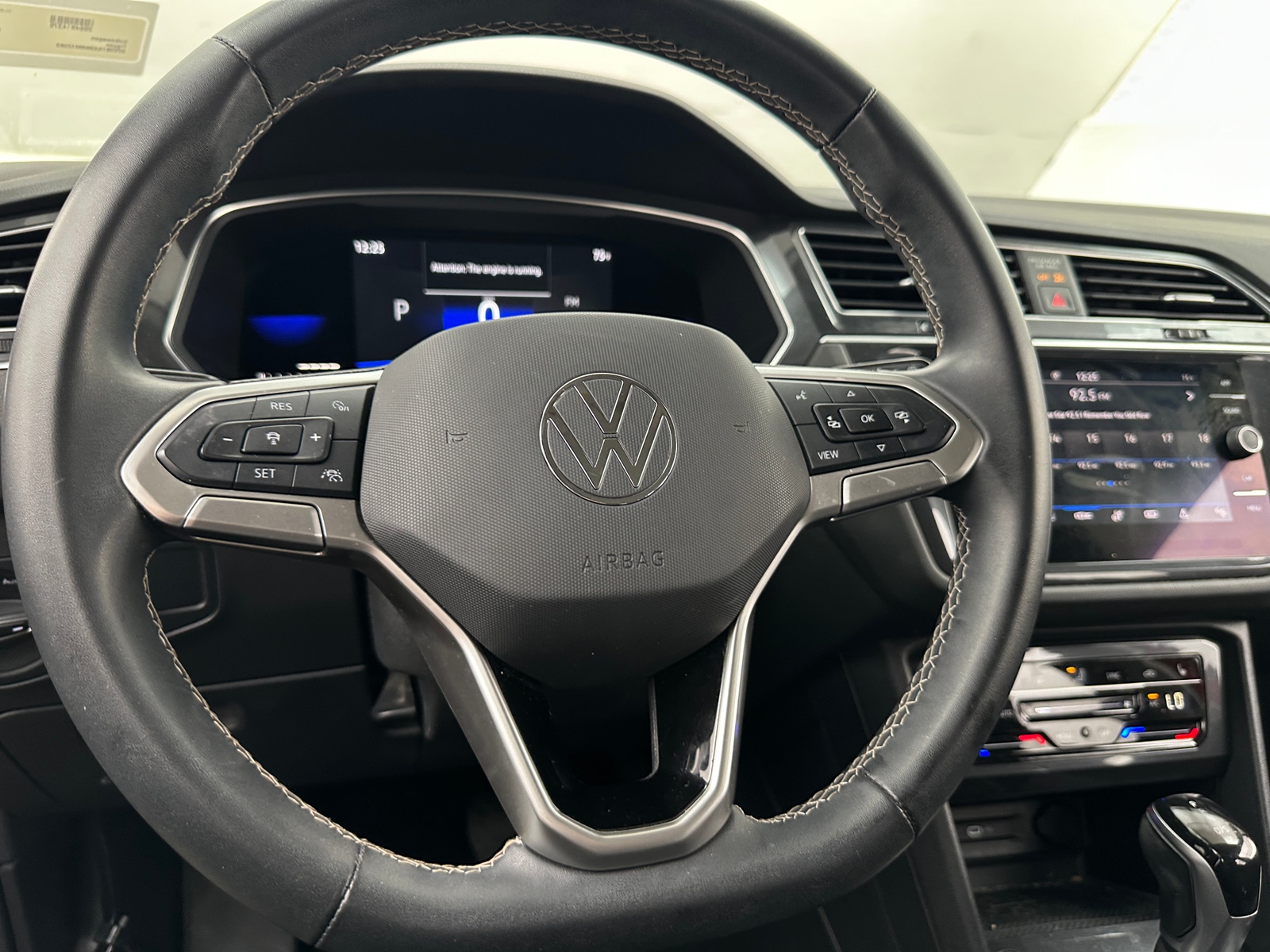 Thumbnail: 2022 Volkswagen Tiguan - 4