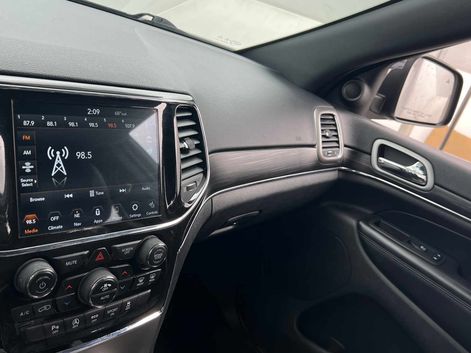 Thumbnail: 2022 Jeep Grand Cherokee - 3