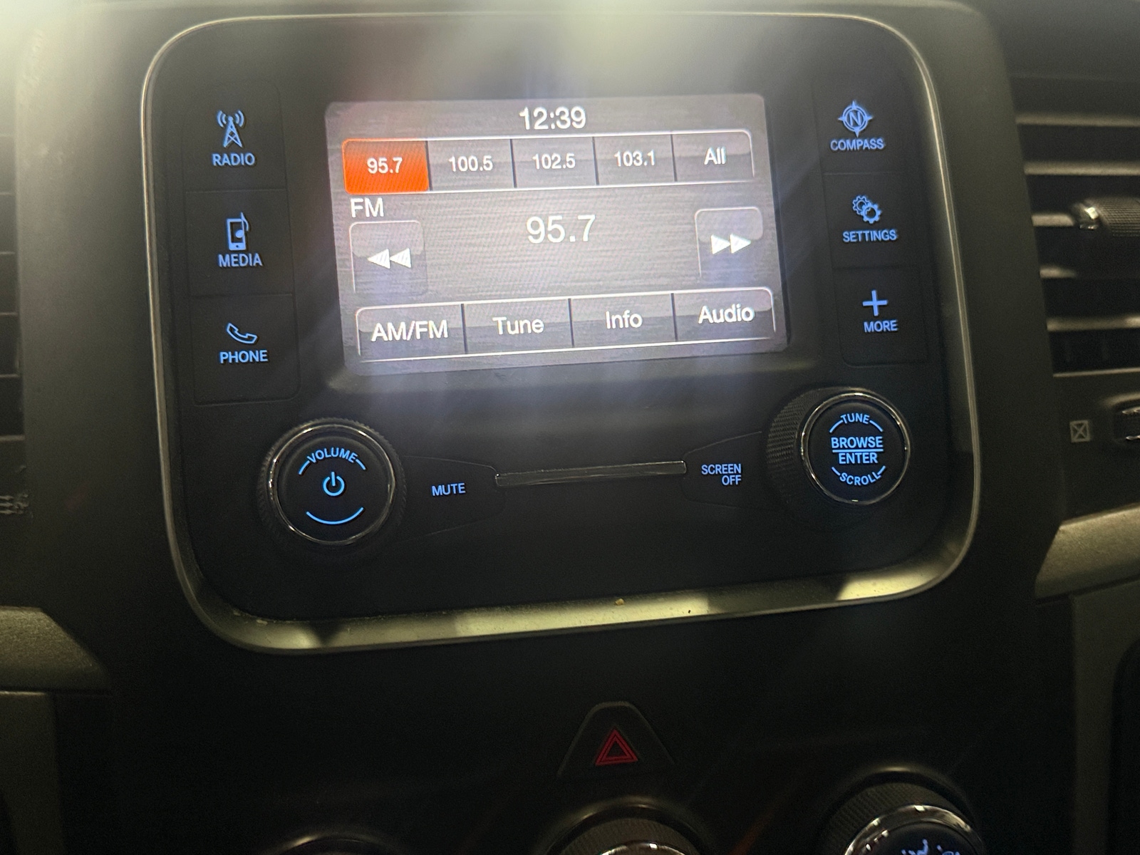 Thumbnail: 2021 RAM 1500 Classic - 4