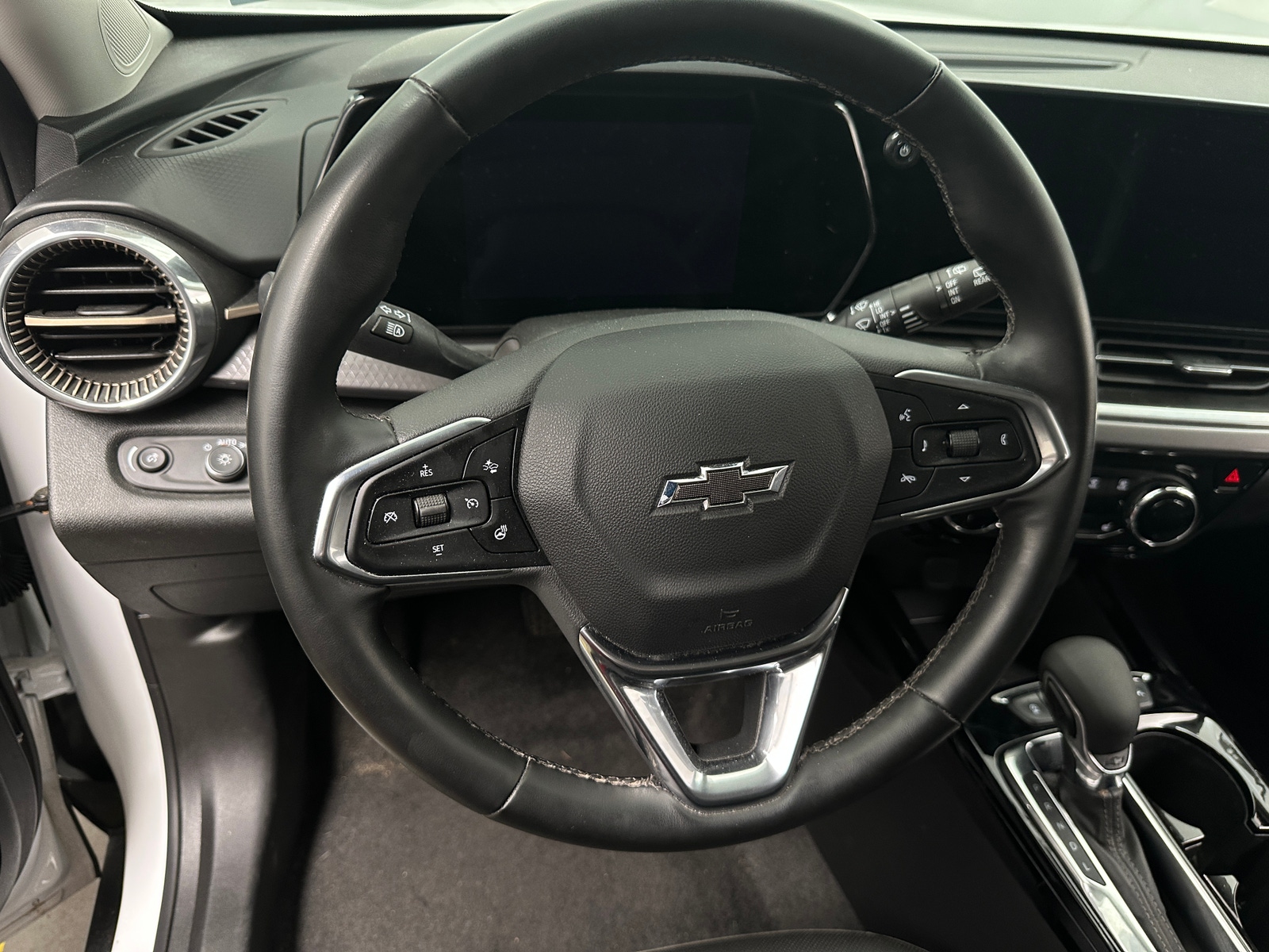 Thumbnail: 2025 Chevrolet Trax - 4