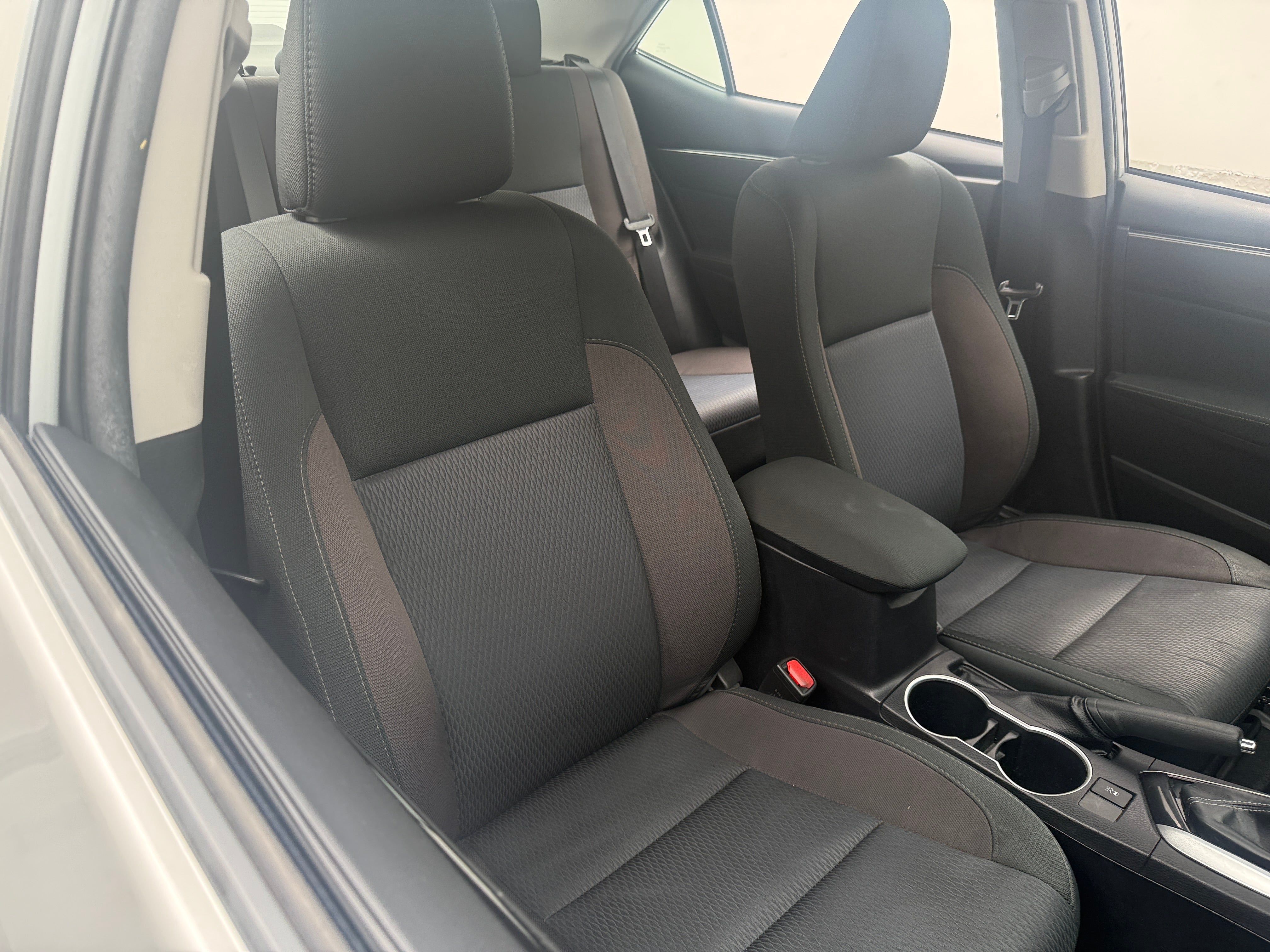 Used 2018 Toyota Corolla LE with VIN 2T1BURHE8JC092046 for sale in Auburn, WA