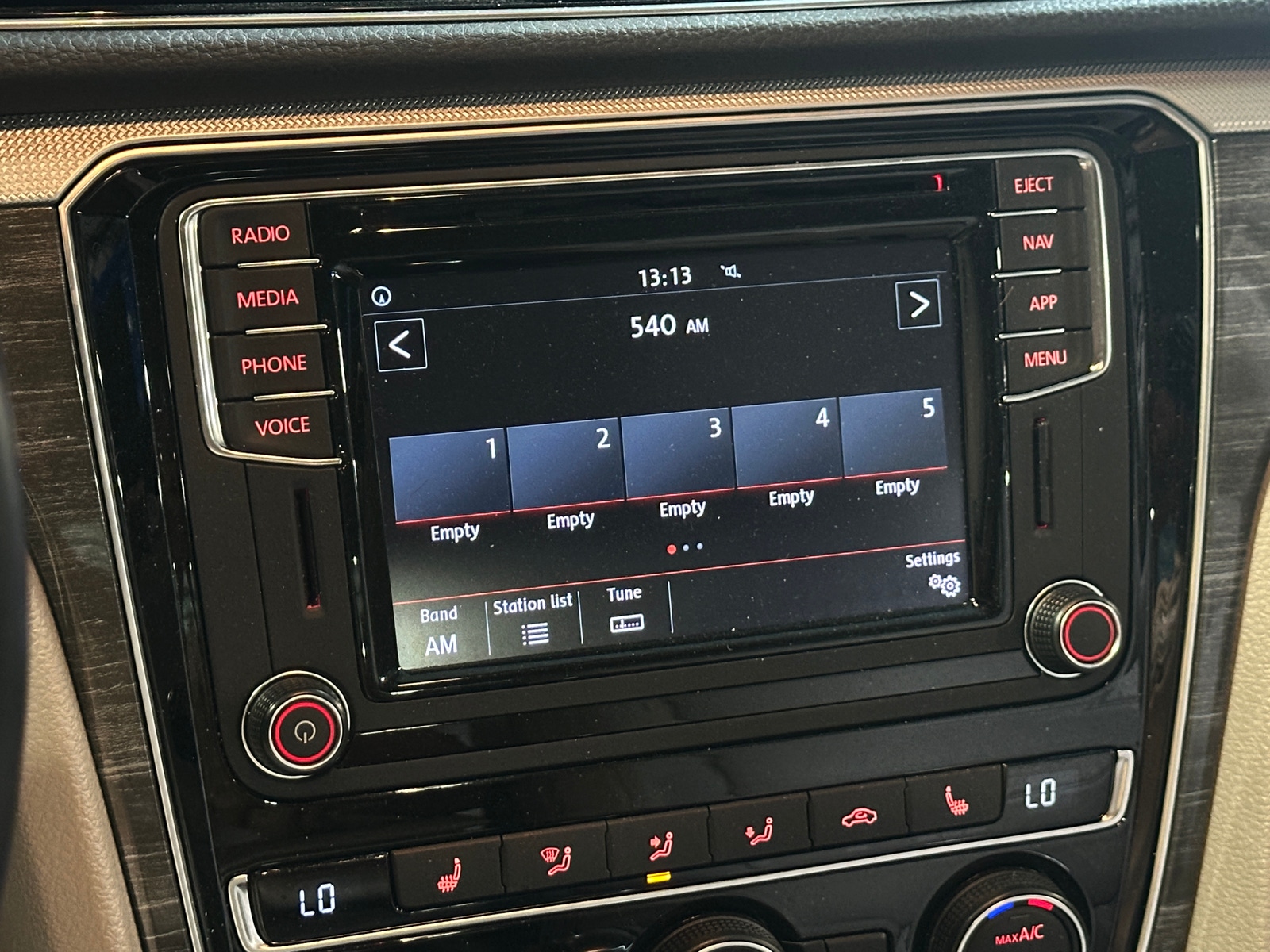 Thumbnail: 2018 Volkswagen Passat - 4