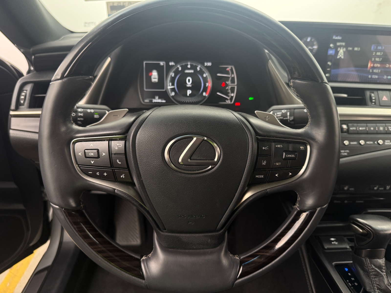 Thumbnail: 2021 Lexus ES - 4