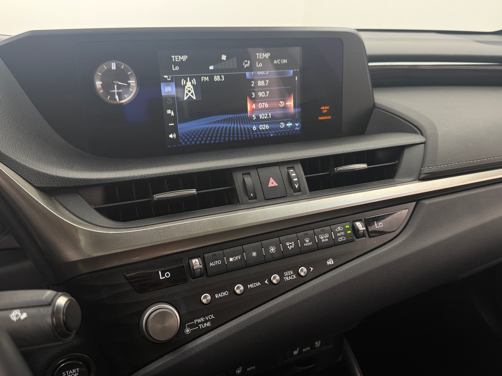 Thumbnail: 2021 Lexus ES - 3