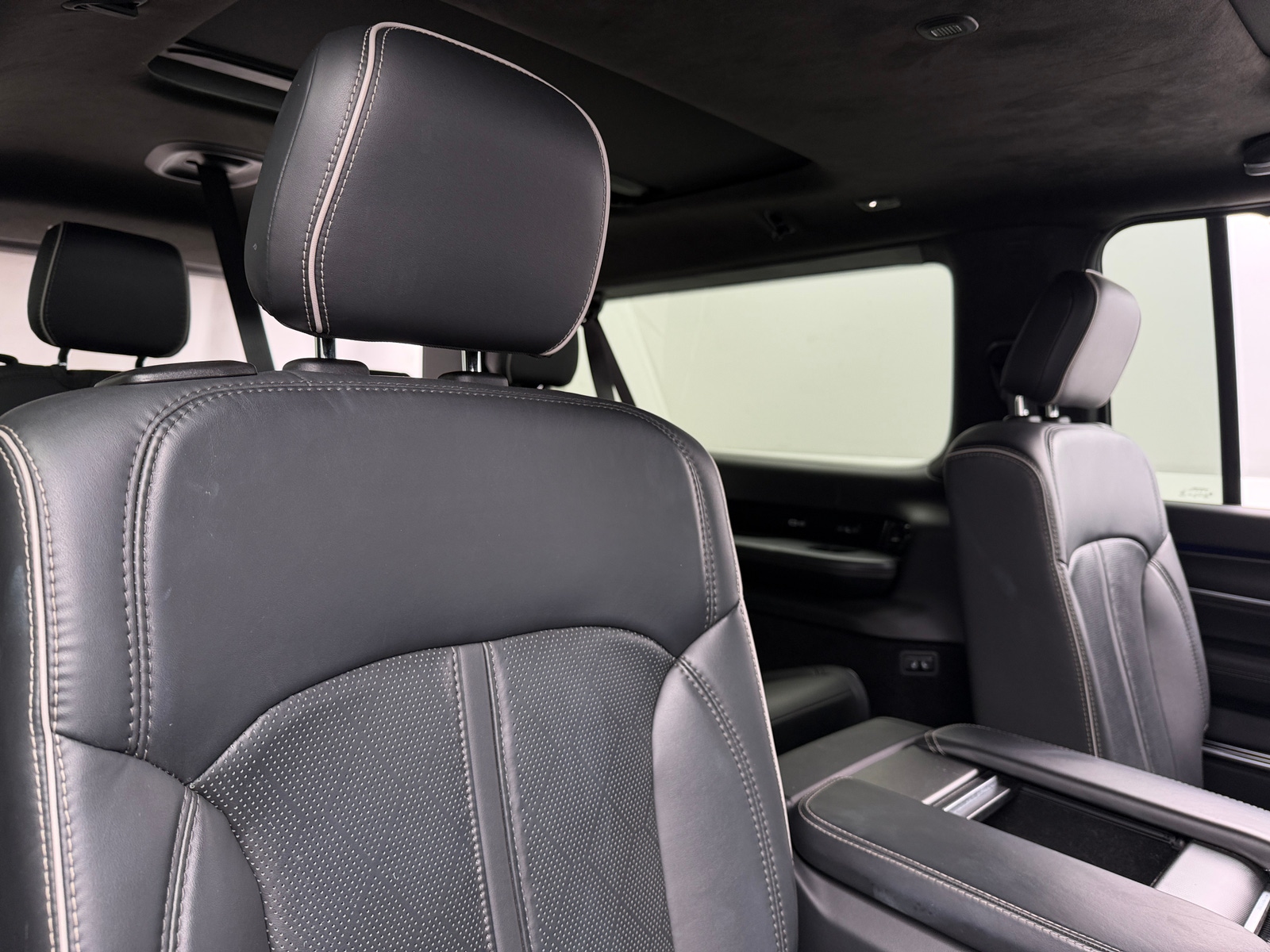 Thumbnail: 2024 Jeep Grand Wagoneer L - 5
