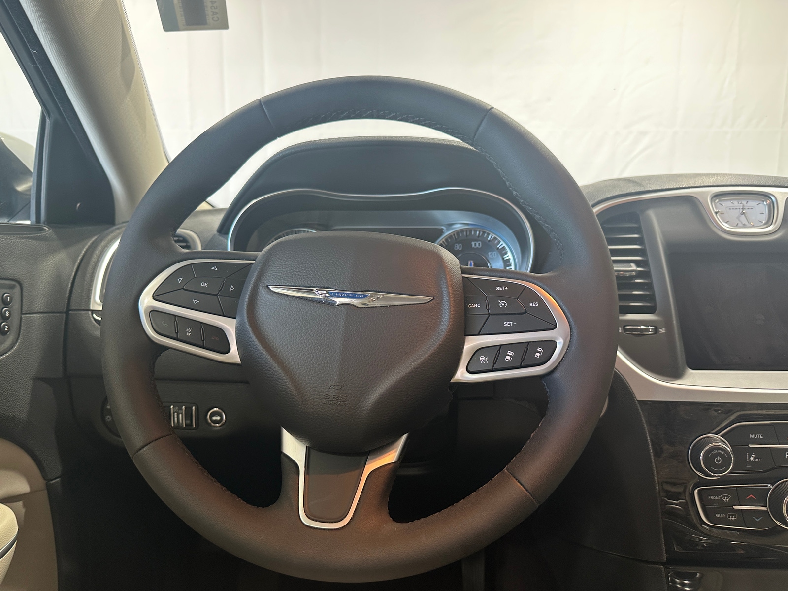 Thumbnail: 2023 Chrysler 300 - 4