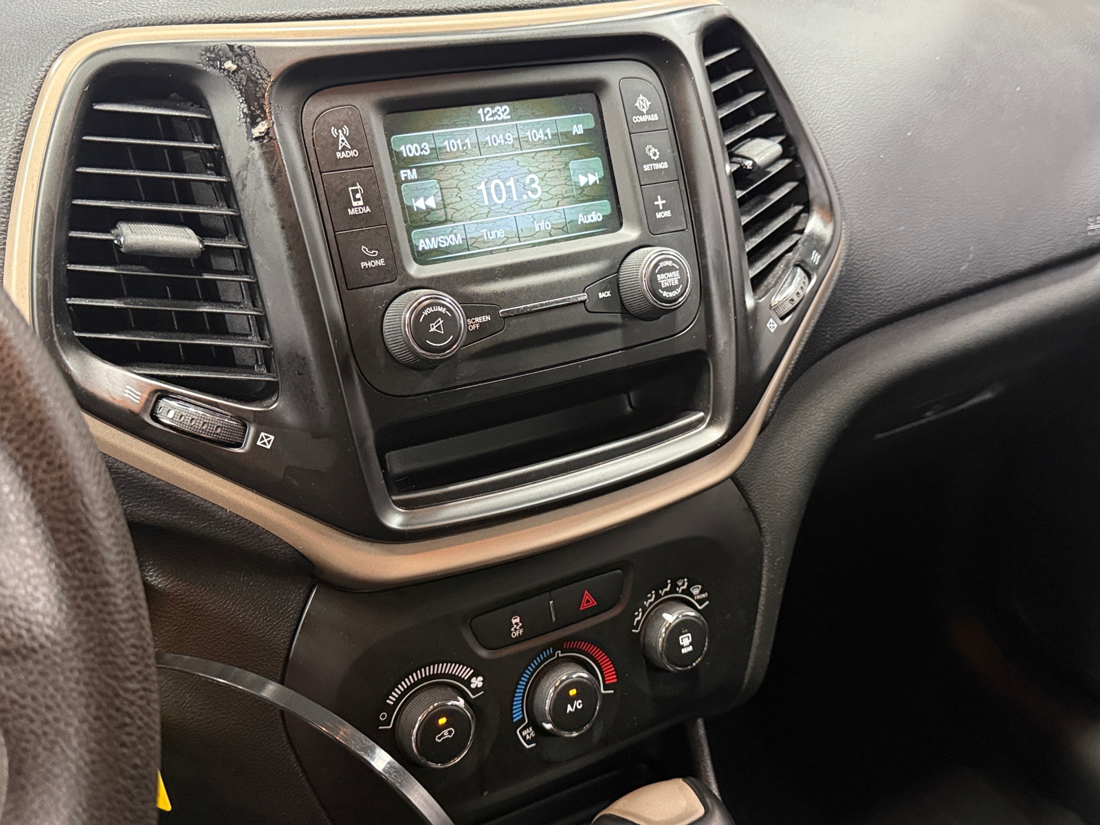 Thumbnail: 2015 Jeep Cherokee - 4