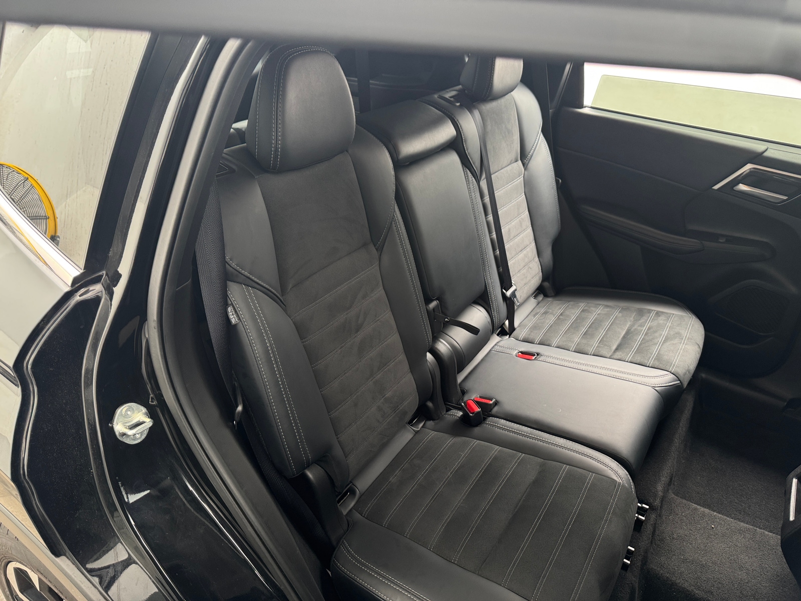 Thumbnail: 2024 Mitsubishi Outlander - 5