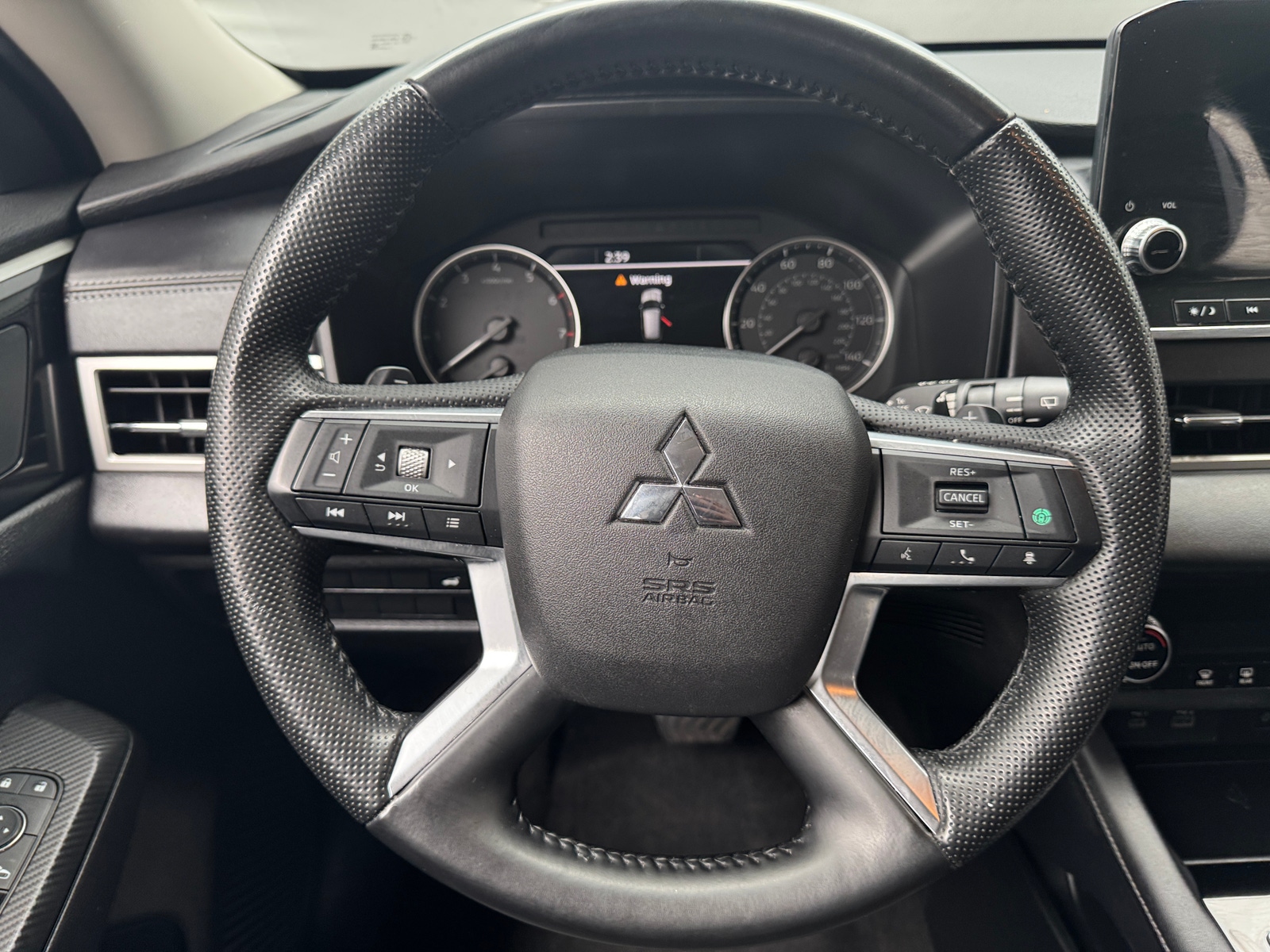 Thumbnail: 2024 Mitsubishi Outlander - 4