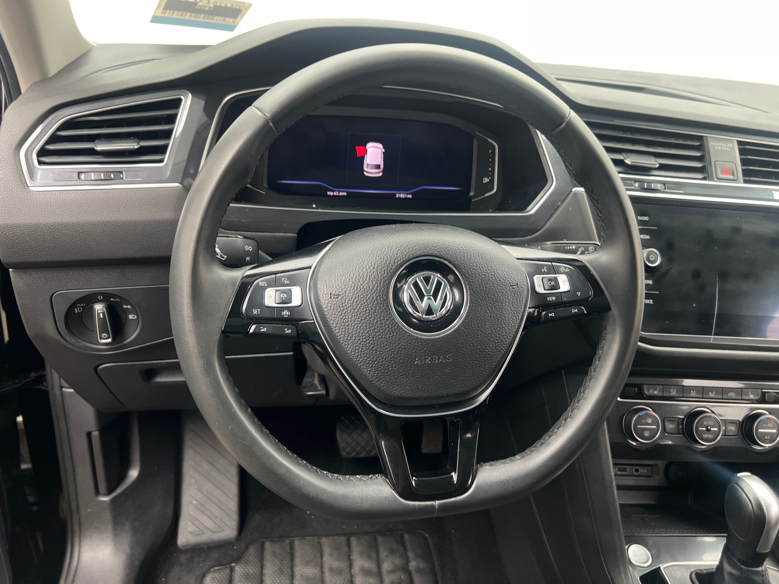 Thumbnail: 2020 Volkswagen Tiguan - 4