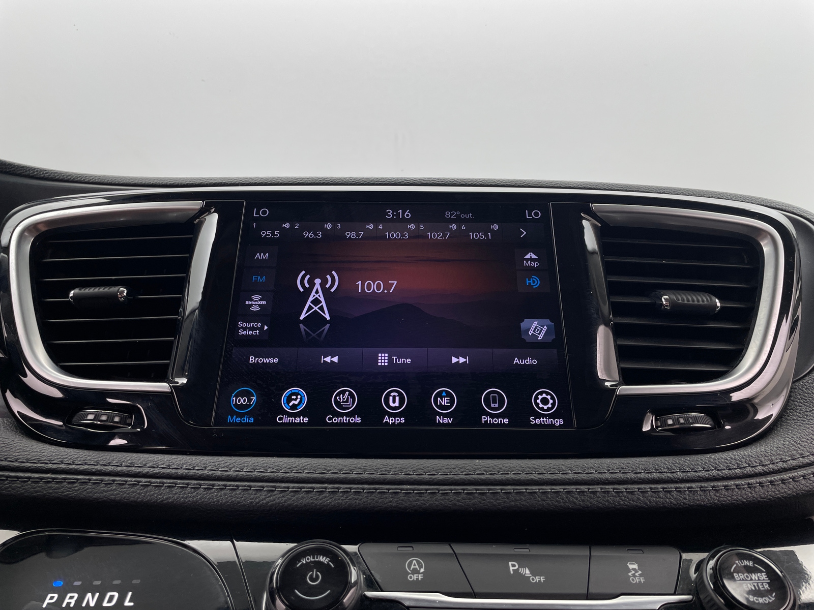 Thumbnail: 2020 Chrysler Pacifica - 3