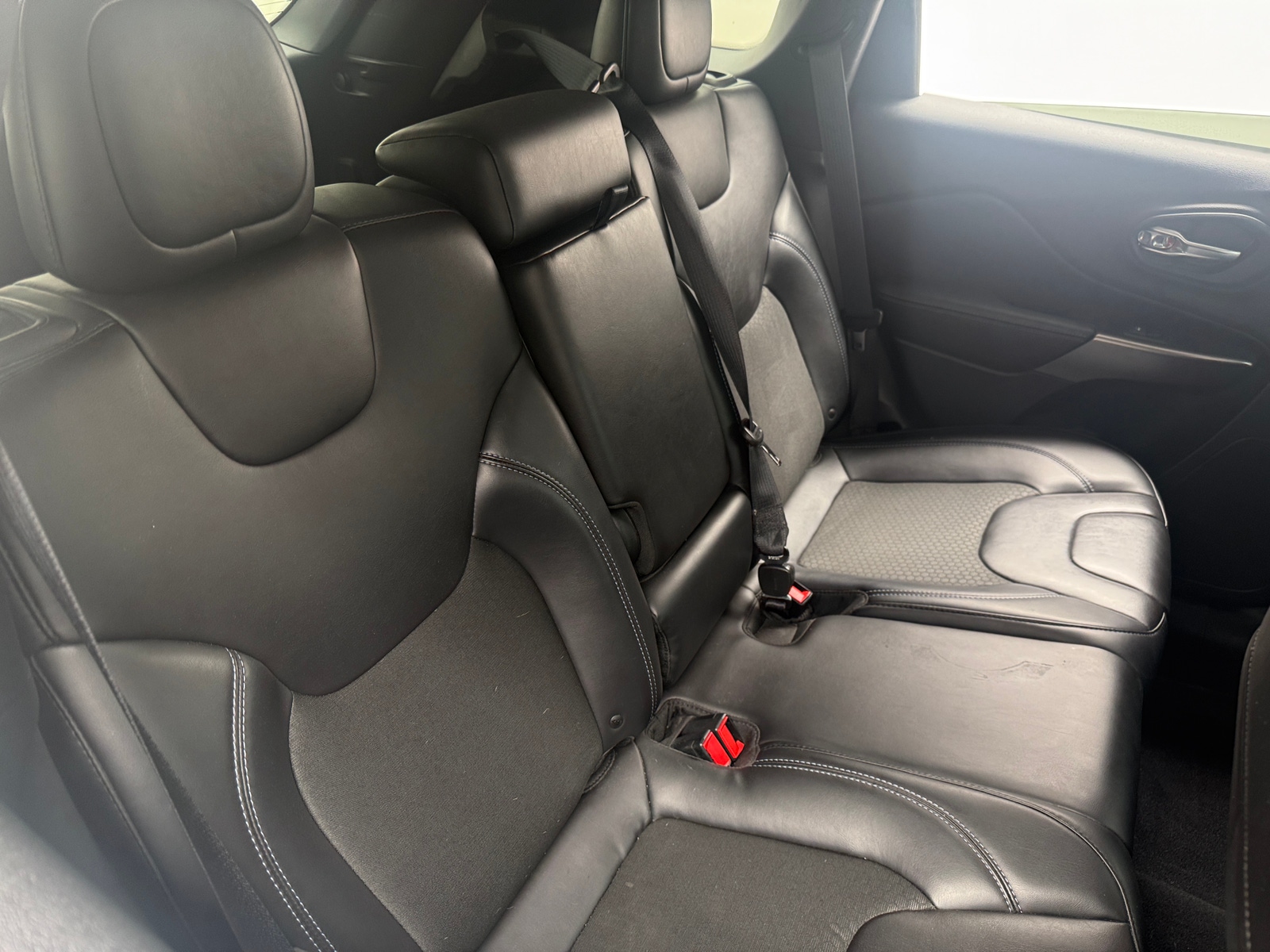 Thumbnail: 2019 Jeep Cherokee - 6