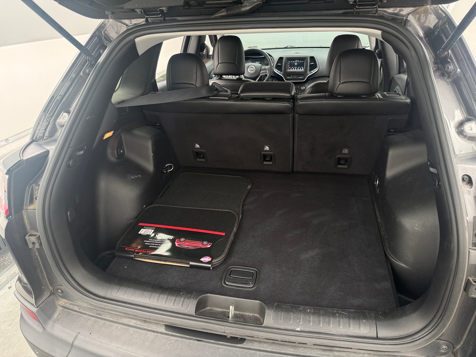 Thumbnail: 2019 Jeep Cherokee - 7