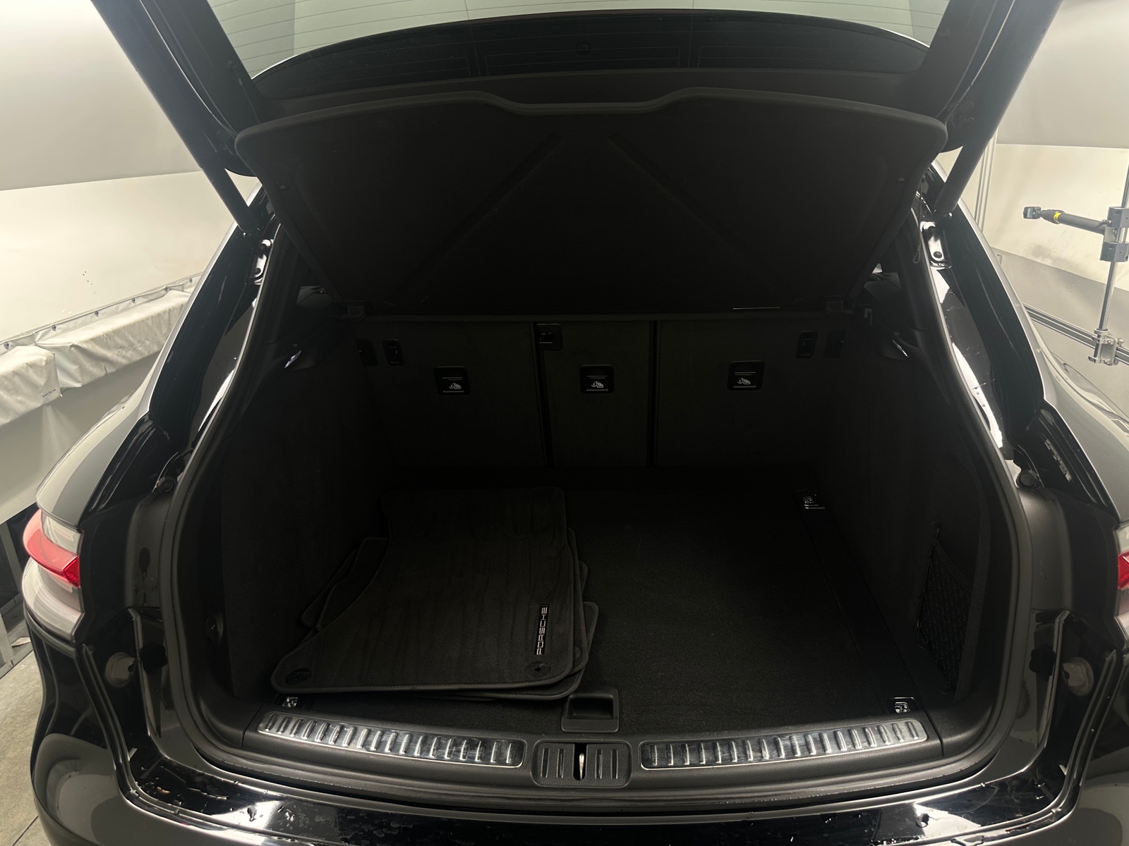 Thumbnail: 2022 Porsche Macan - 6