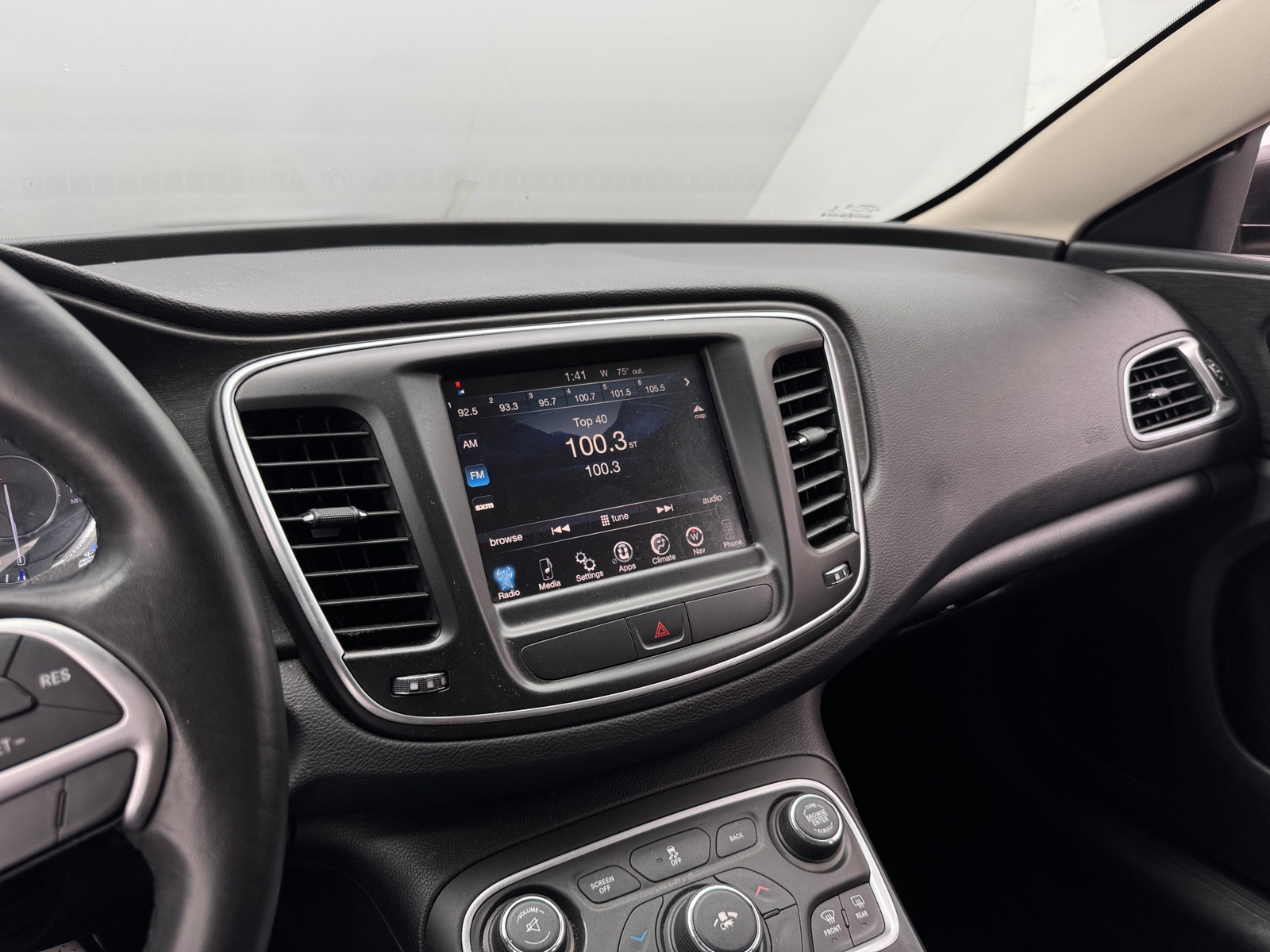 Thumbnail: 2015 Chrysler 200 - 4