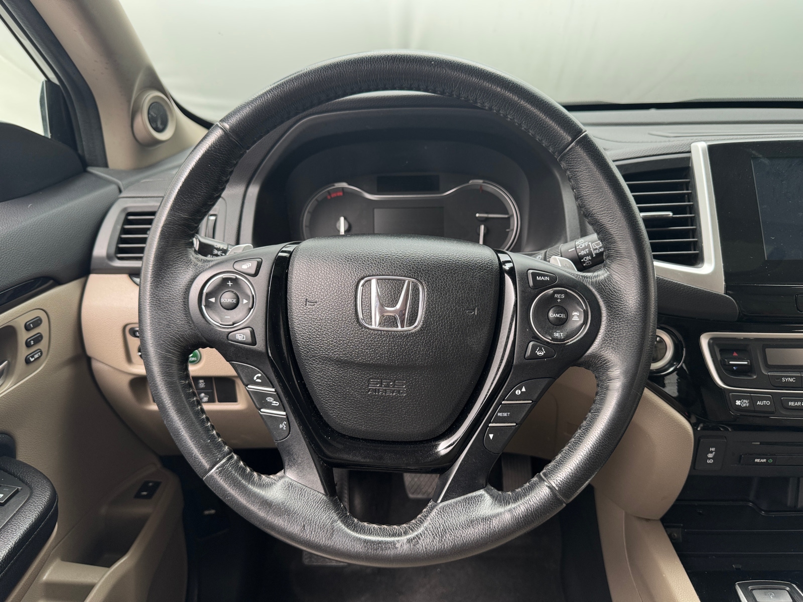 Thumbnail: 2017 Honda Pilot - 4