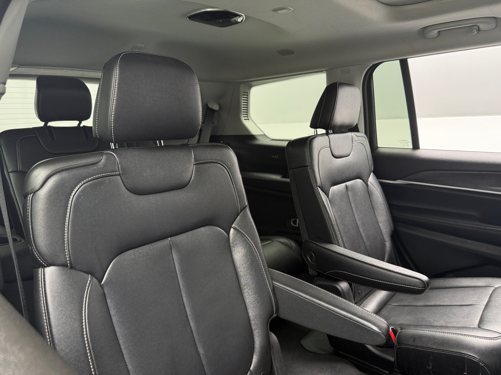 Thumbnail: 2023 Jeep Grand Cherokee L - 5