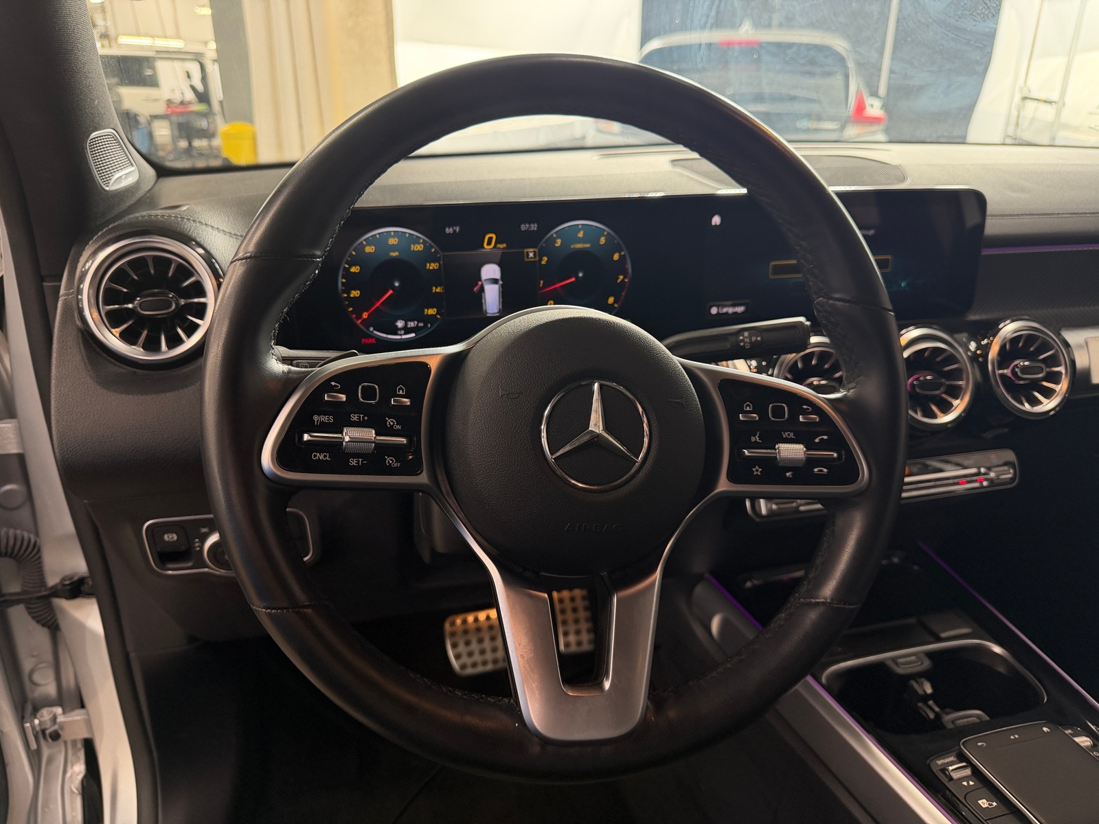 Thumbnail: 2022 Mercedes-Benz GLB - 4