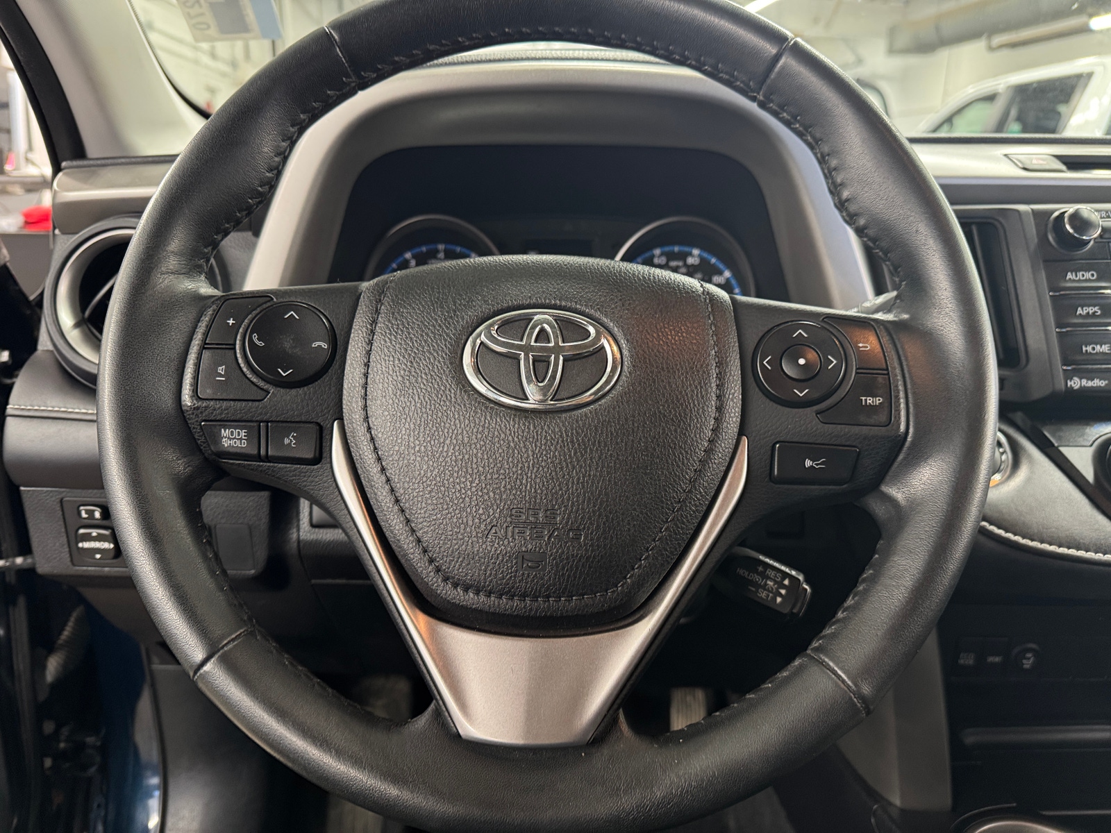 Thumbnail: 2017 Toyota RAV4 - 5