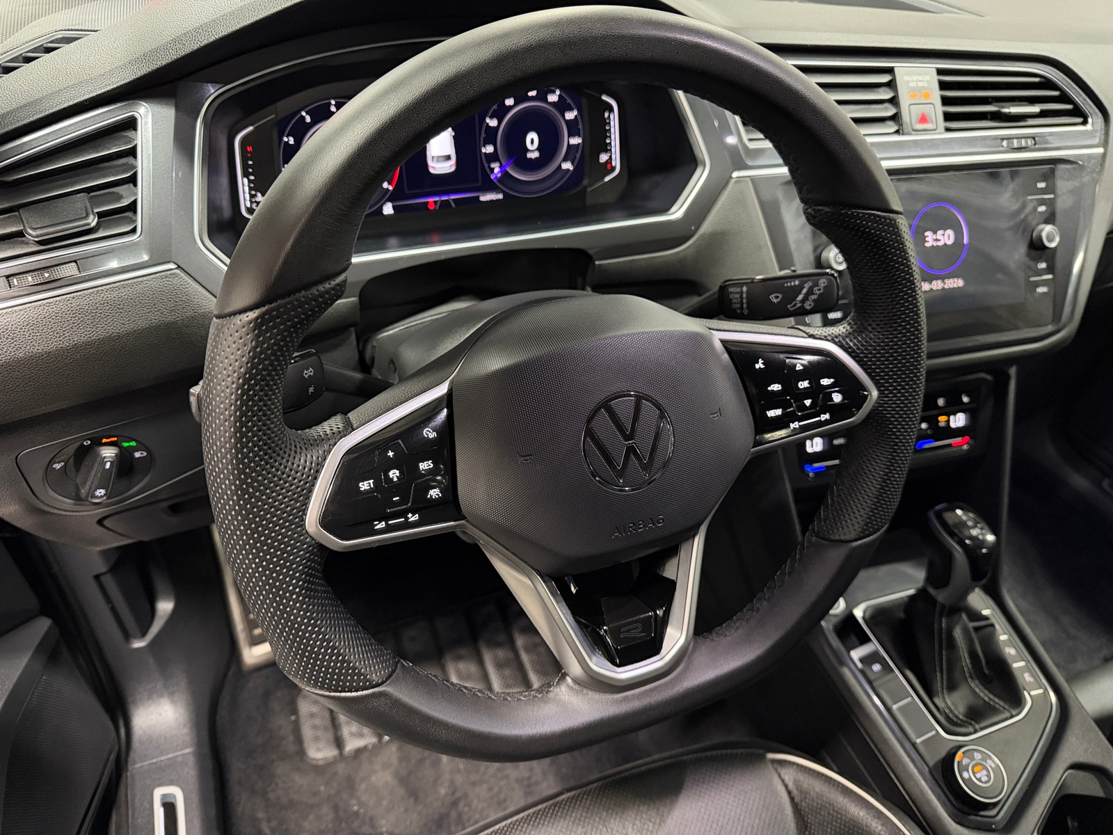 Thumbnail: 2022 Volkswagen Tiguan - 4