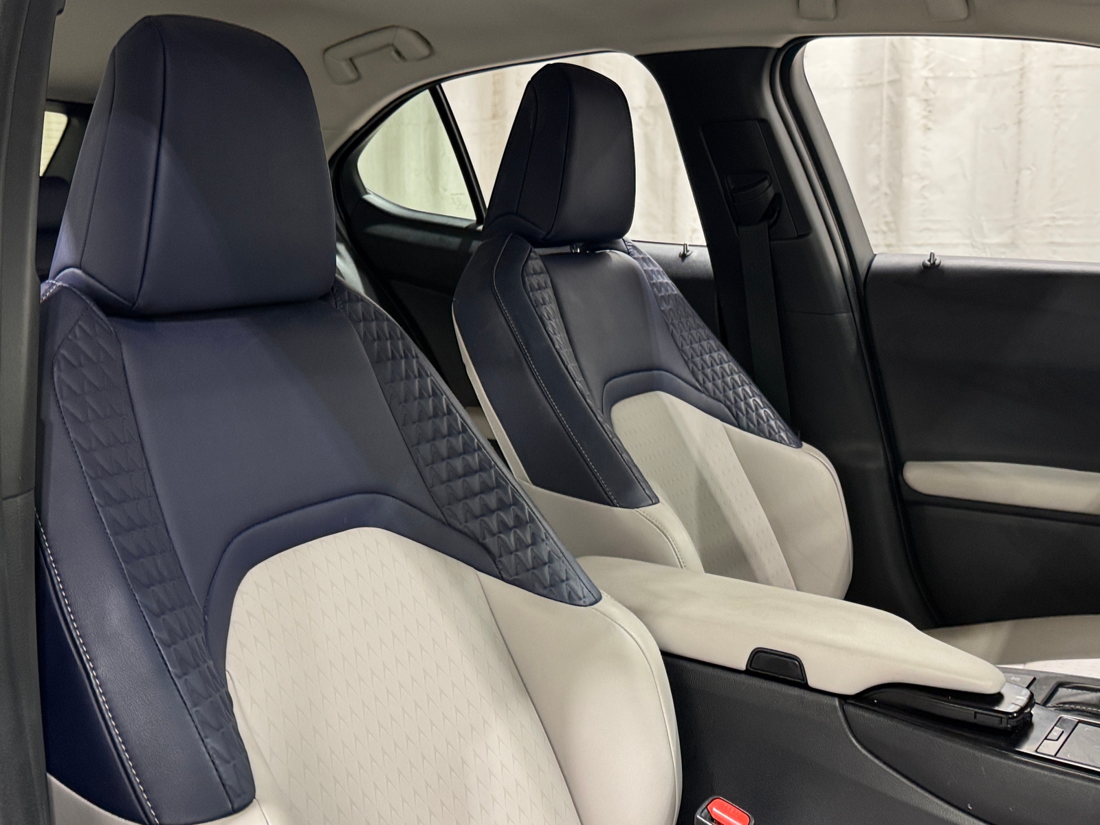 Thumbnail: 2019 Lexus UX - 2