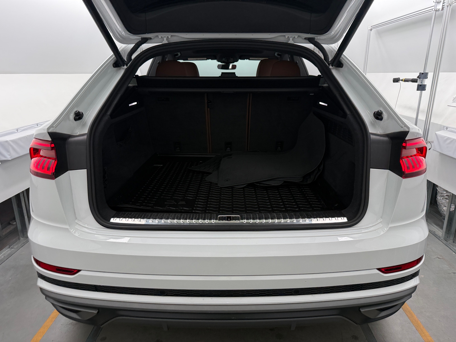 Thumbnail: 2021 Audi Q8 - 6