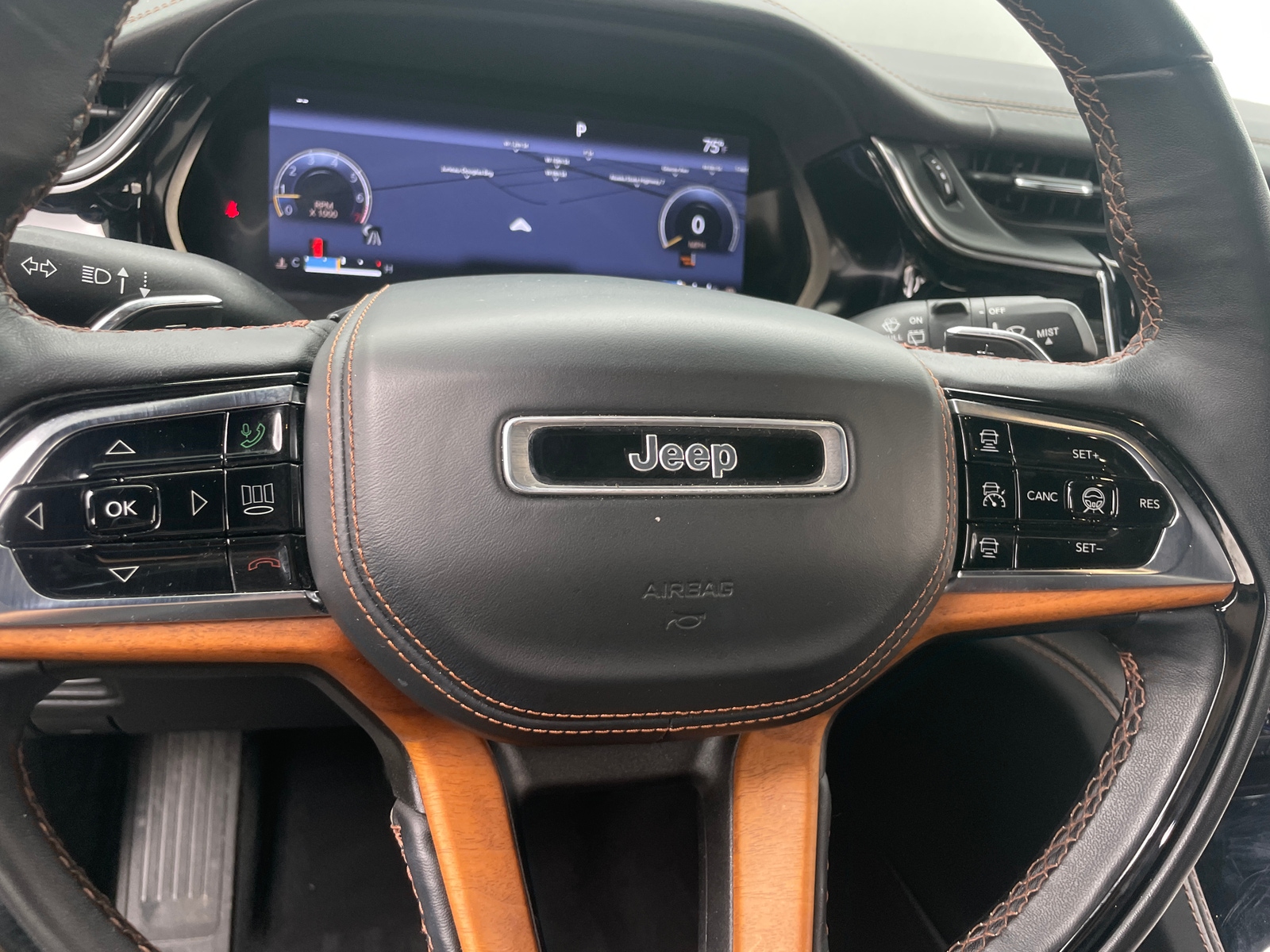 Thumbnail: 2022 Jeep Grand Cherokee - 4