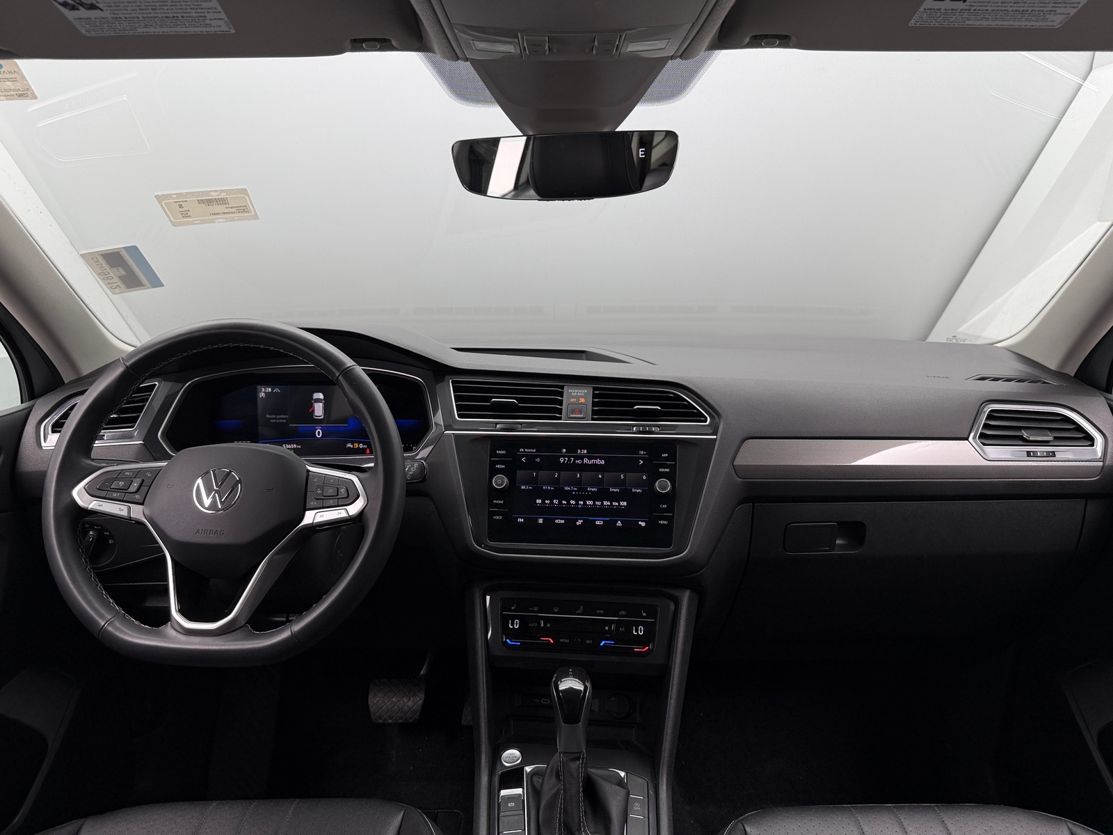 Thumbnail: 2022 Volkswagen Tiguan - 2