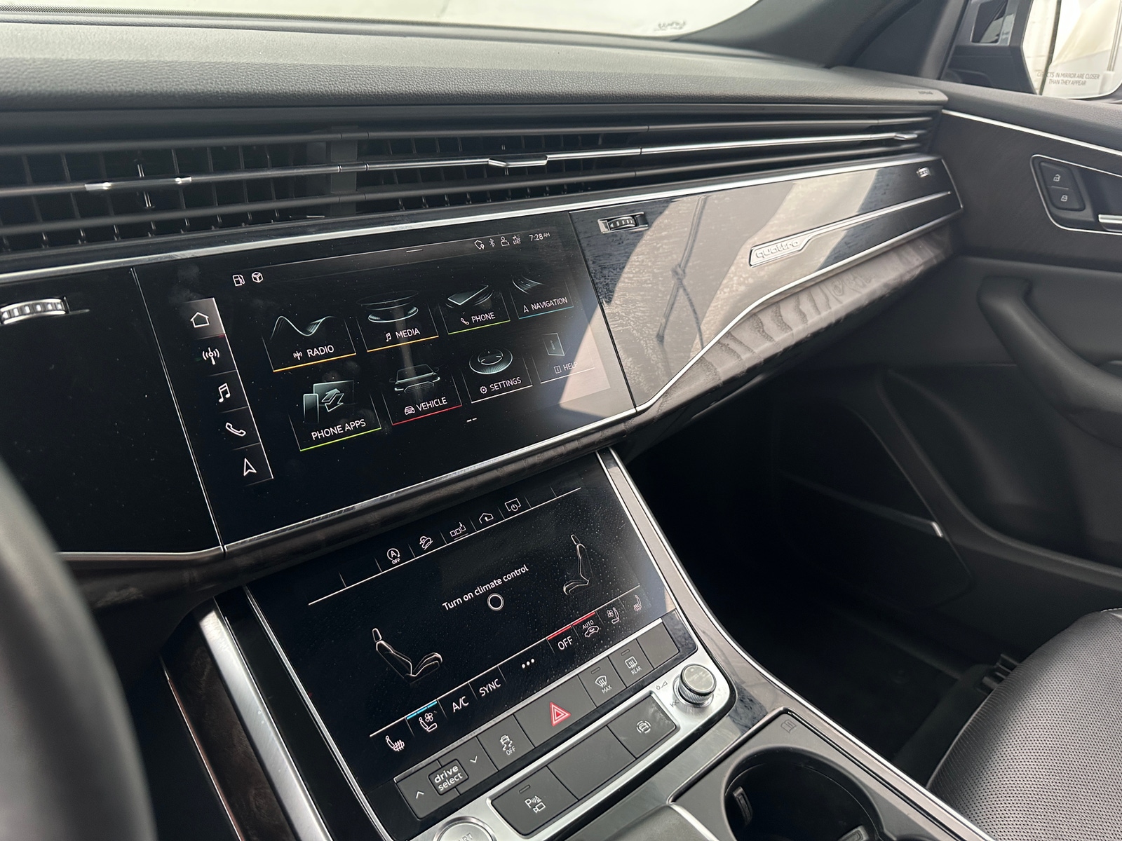 Thumbnail: 2020 Audi Q8 - 3